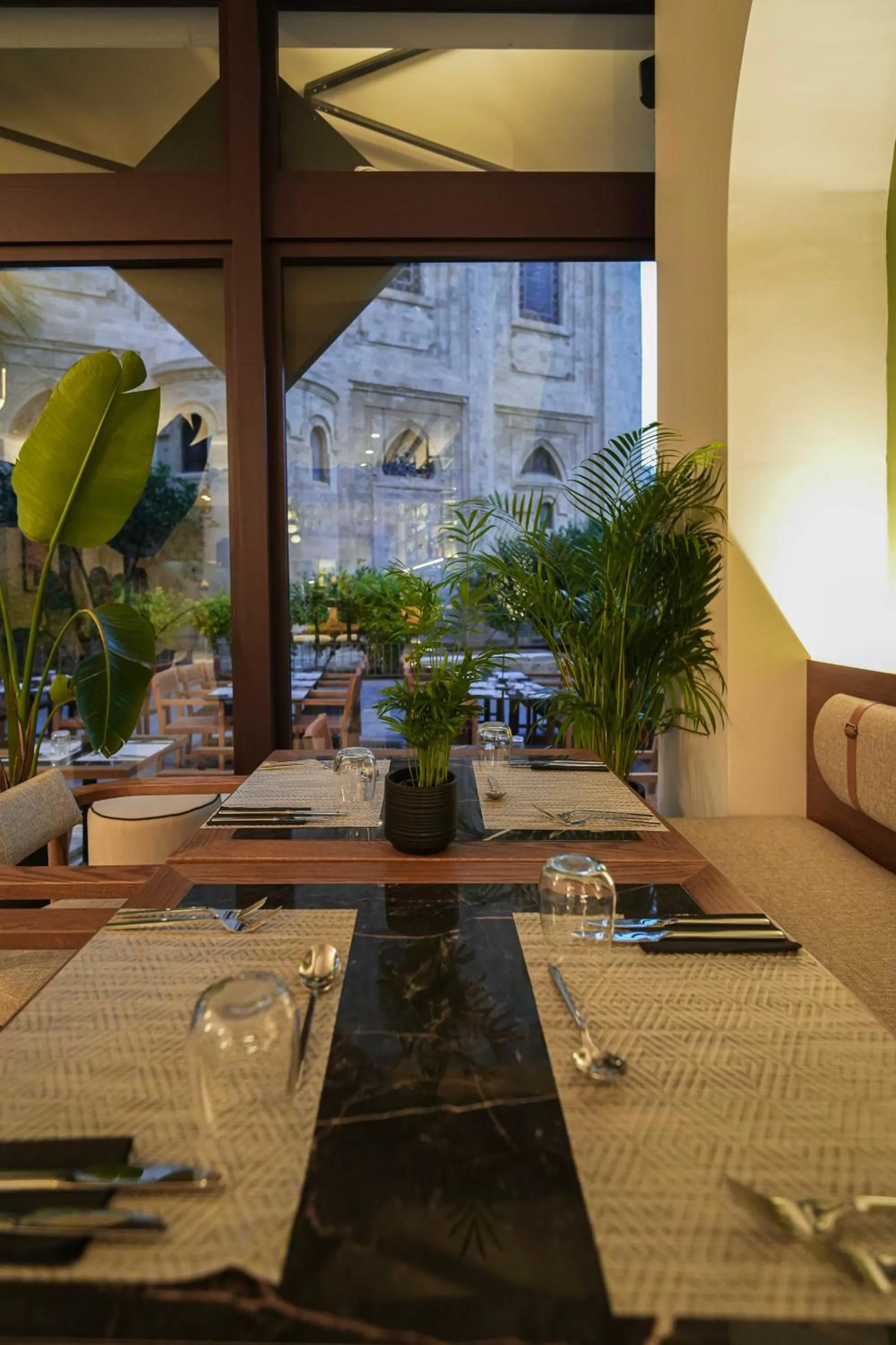 Restaurant/places to eat in Centro Vero Suites by Omilos Hotels