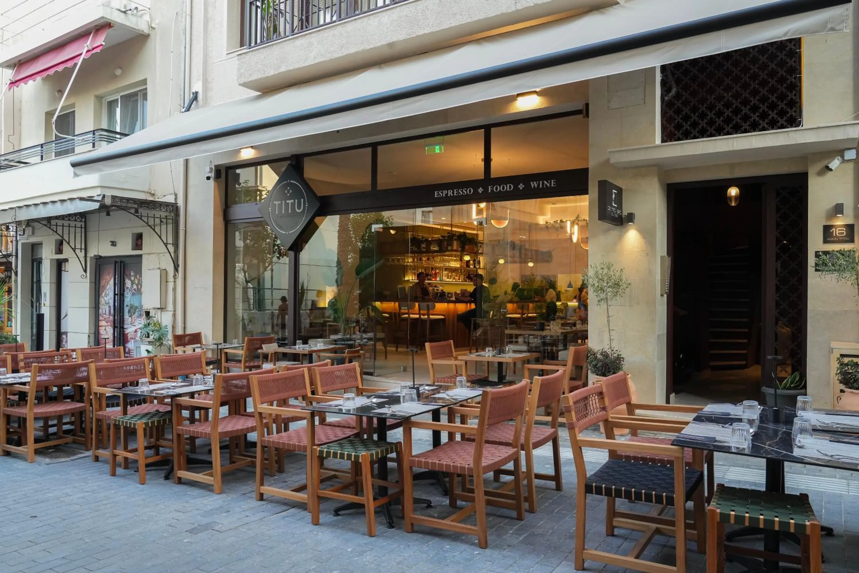 Restaurant/places to eat in Centro Vero Suites by Omilos Hotels