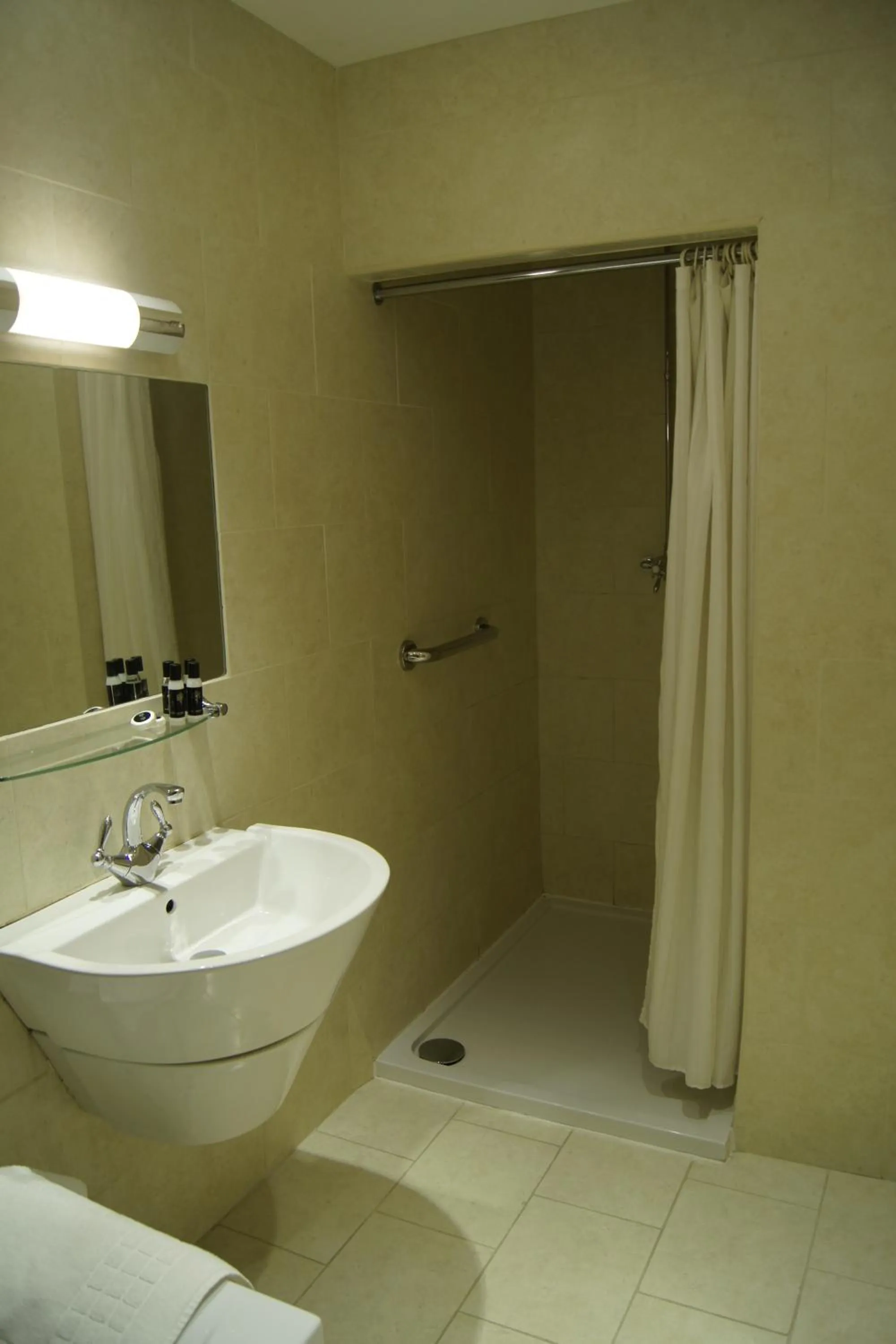 Shower in The Bulkeley Hotel