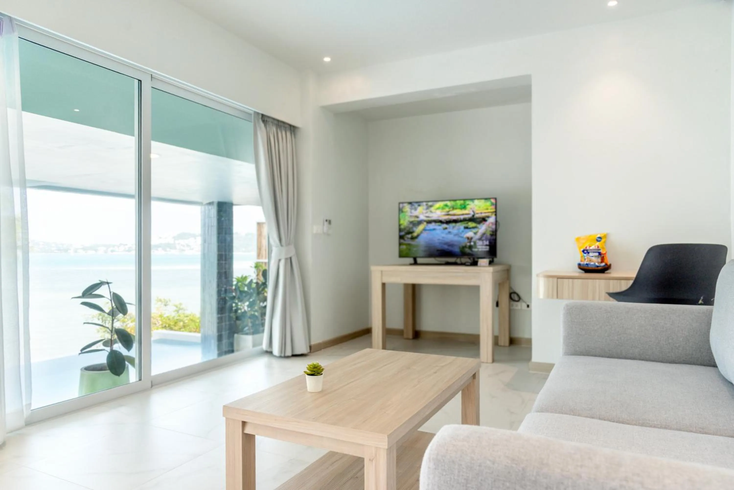 TV and multimedia in Replay Pool Villa