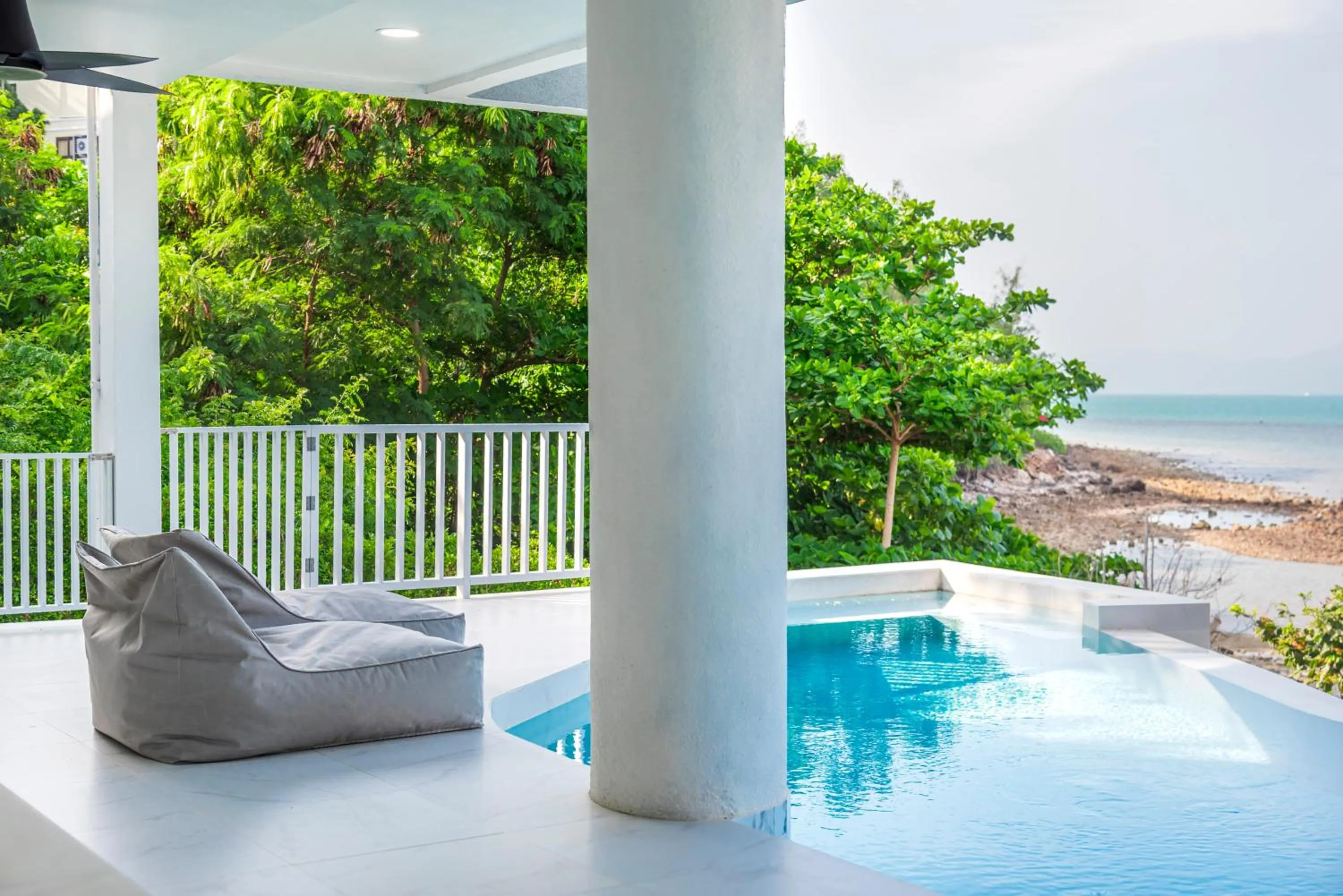 Day in Replay Pool Villa