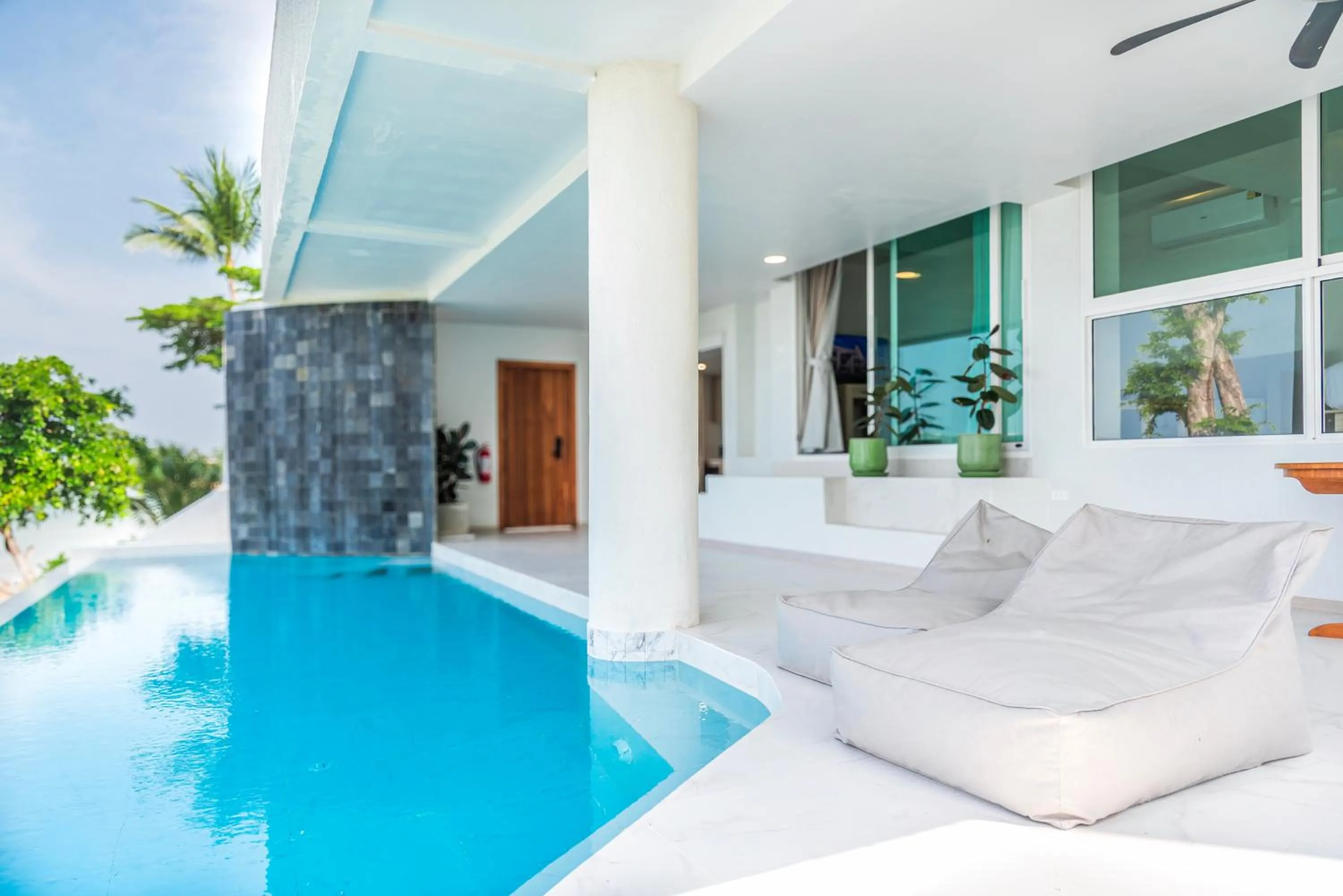 Swimming pool in Replay Pool Villa