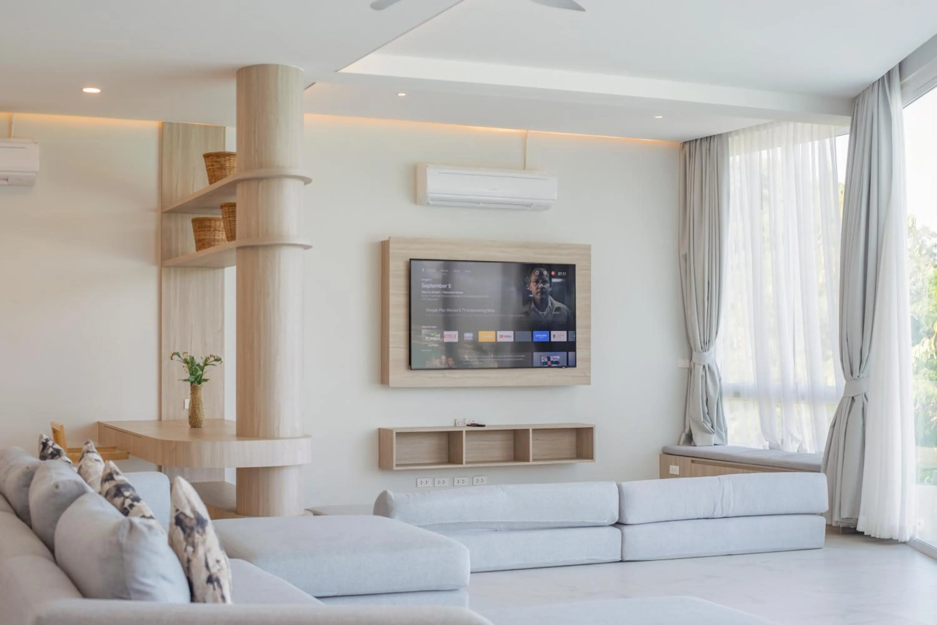 TV and multimedia in Replay Pool Villa