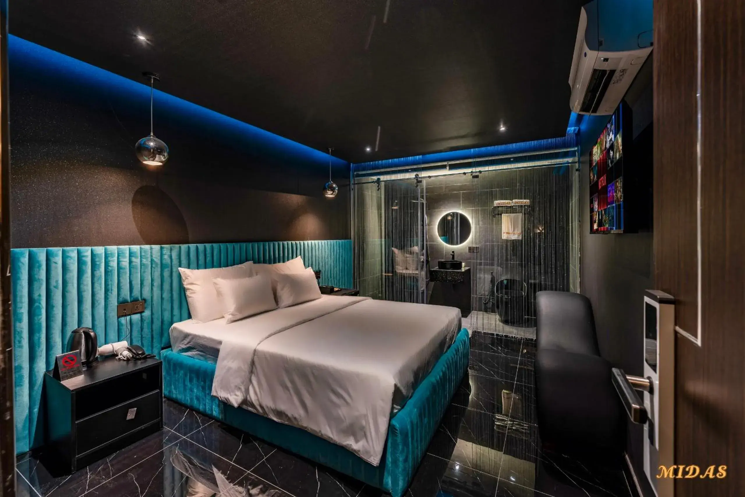 King Room in Midas Hotel 2 King Room in Midas Hotel 2