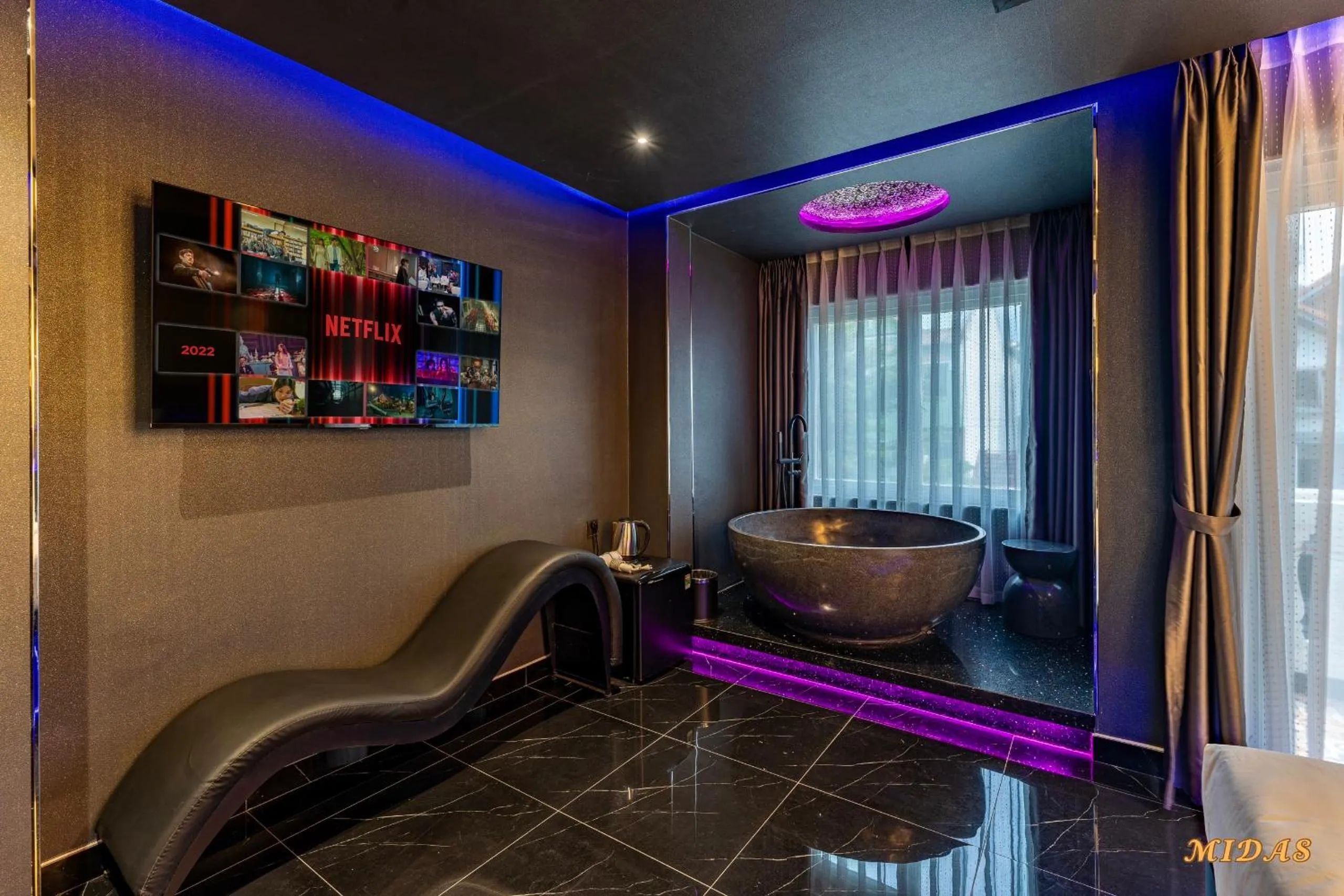 Living room in Midas Hotel 2