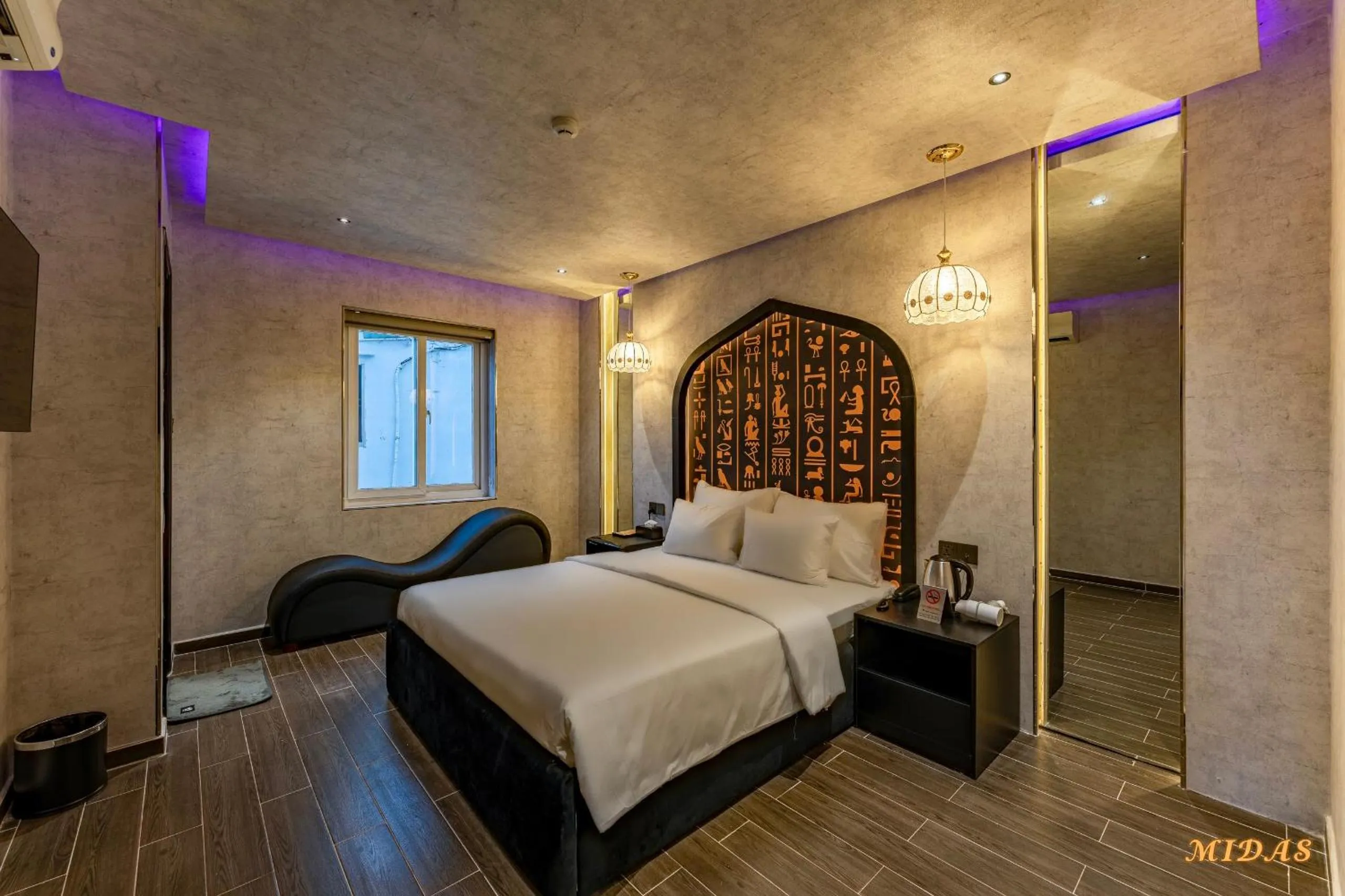 Bed in Midas Hotel 2