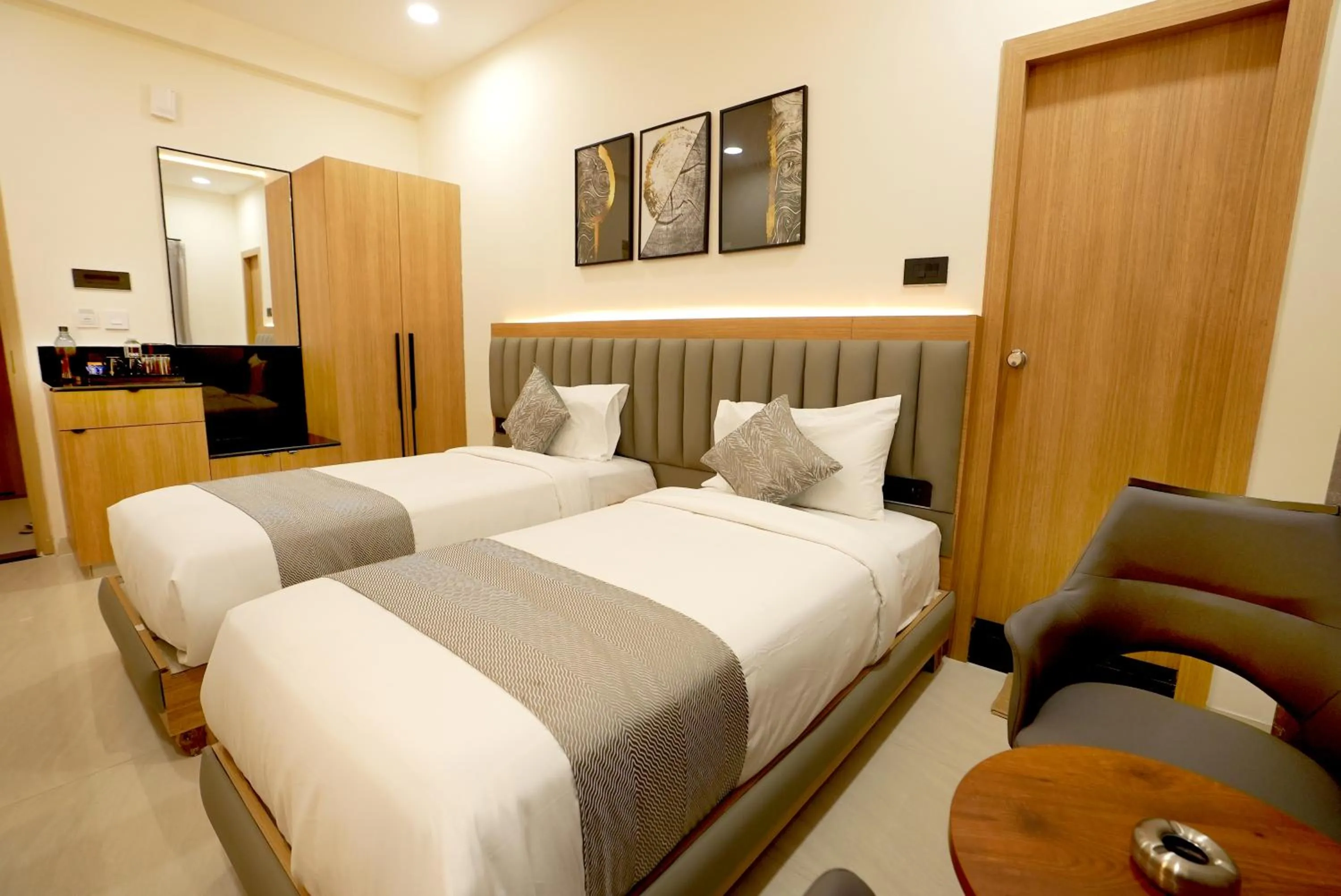 Bedroom, Bed in Oak Business Hotel