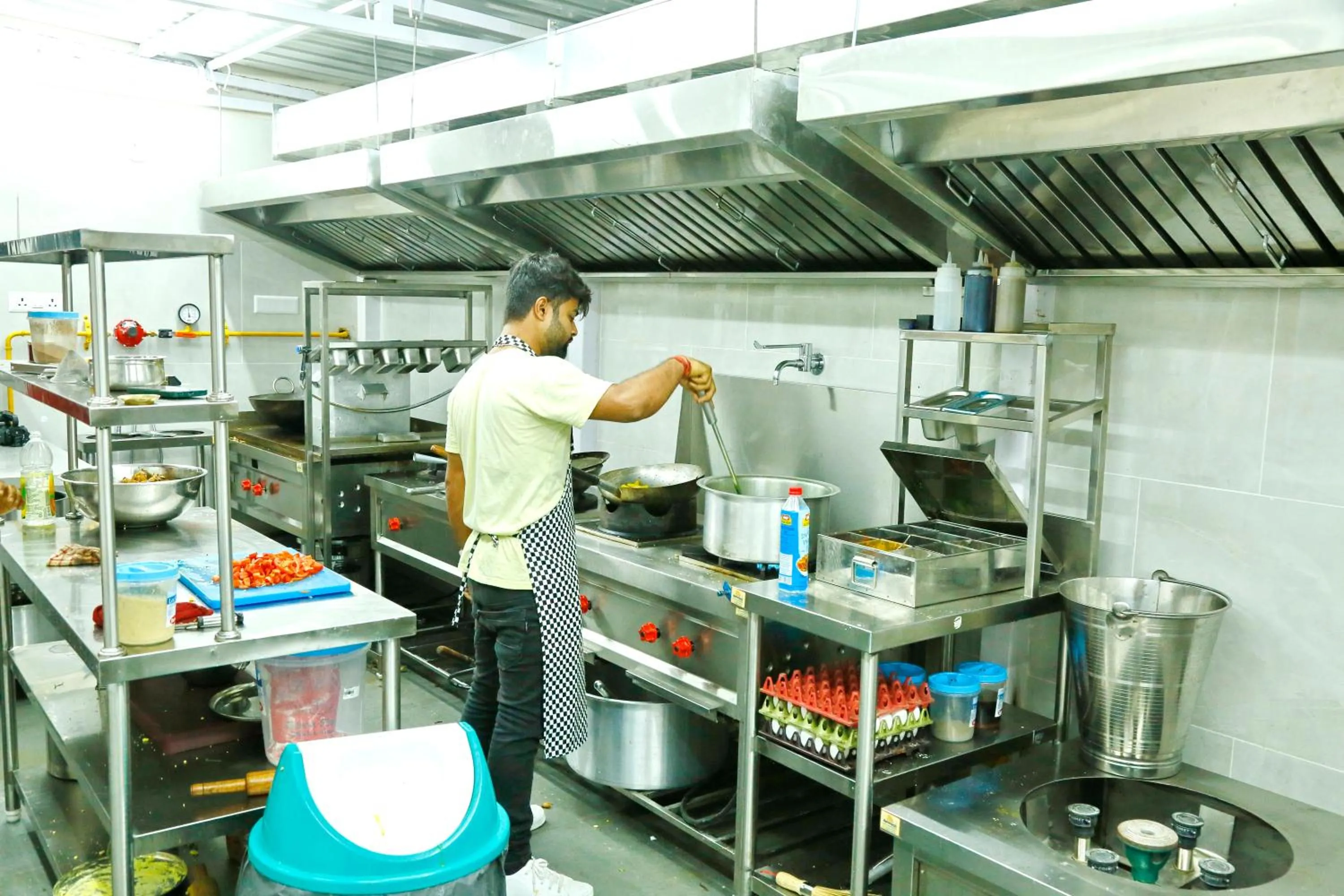 Restaurant/places to eat in Oak Business Hotel