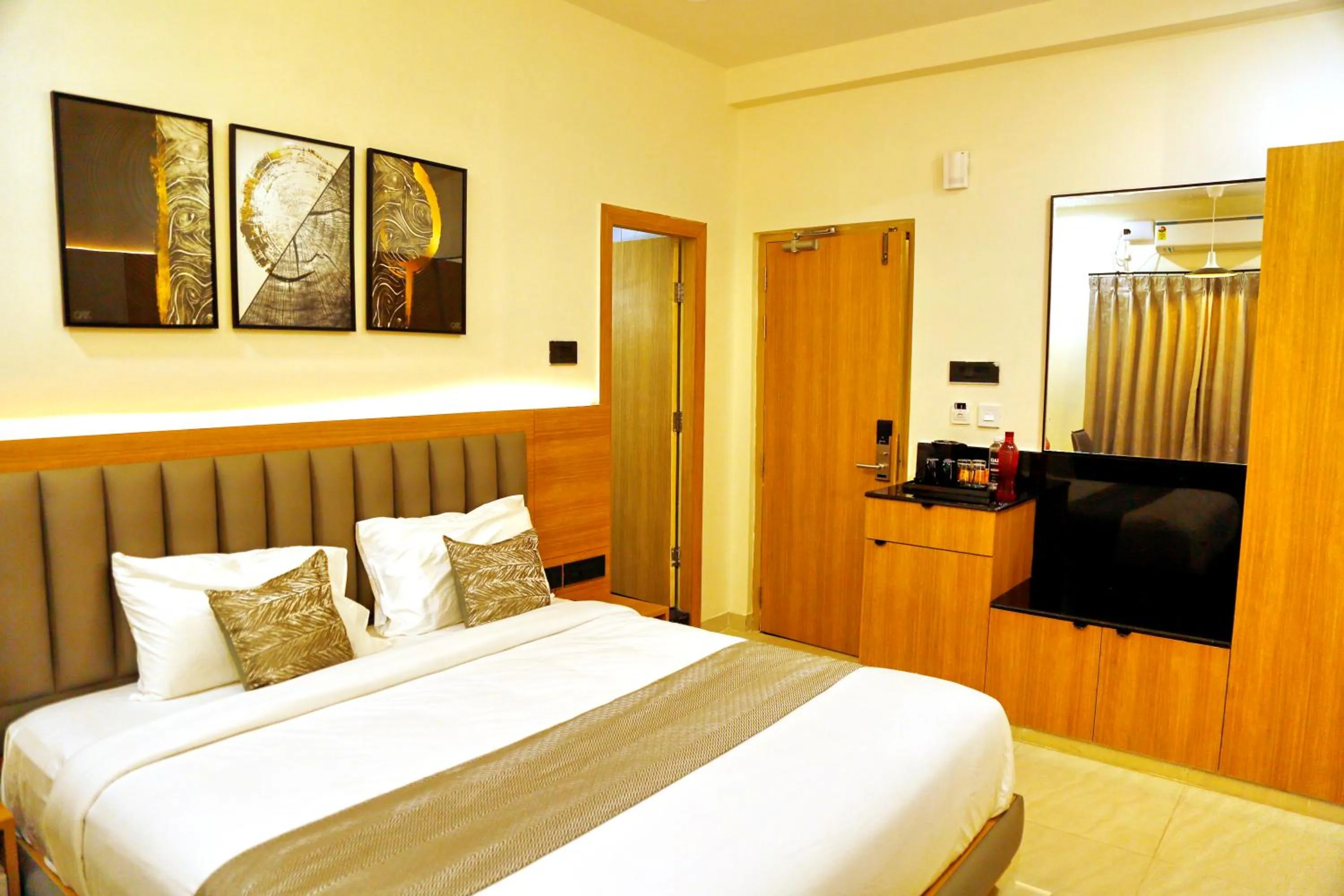 Bedroom, Bed in Oak Business Hotel