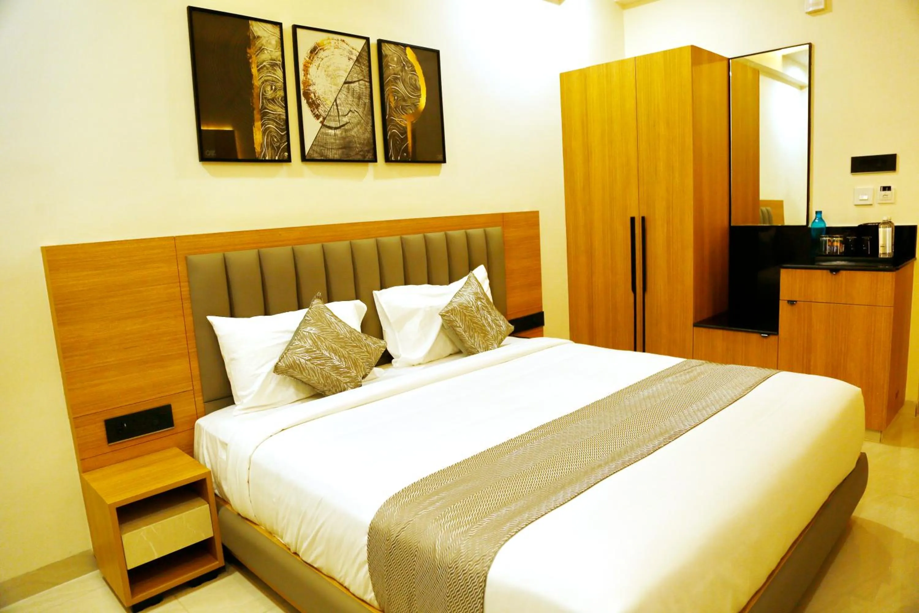 Bed in Oak Business Hotel
