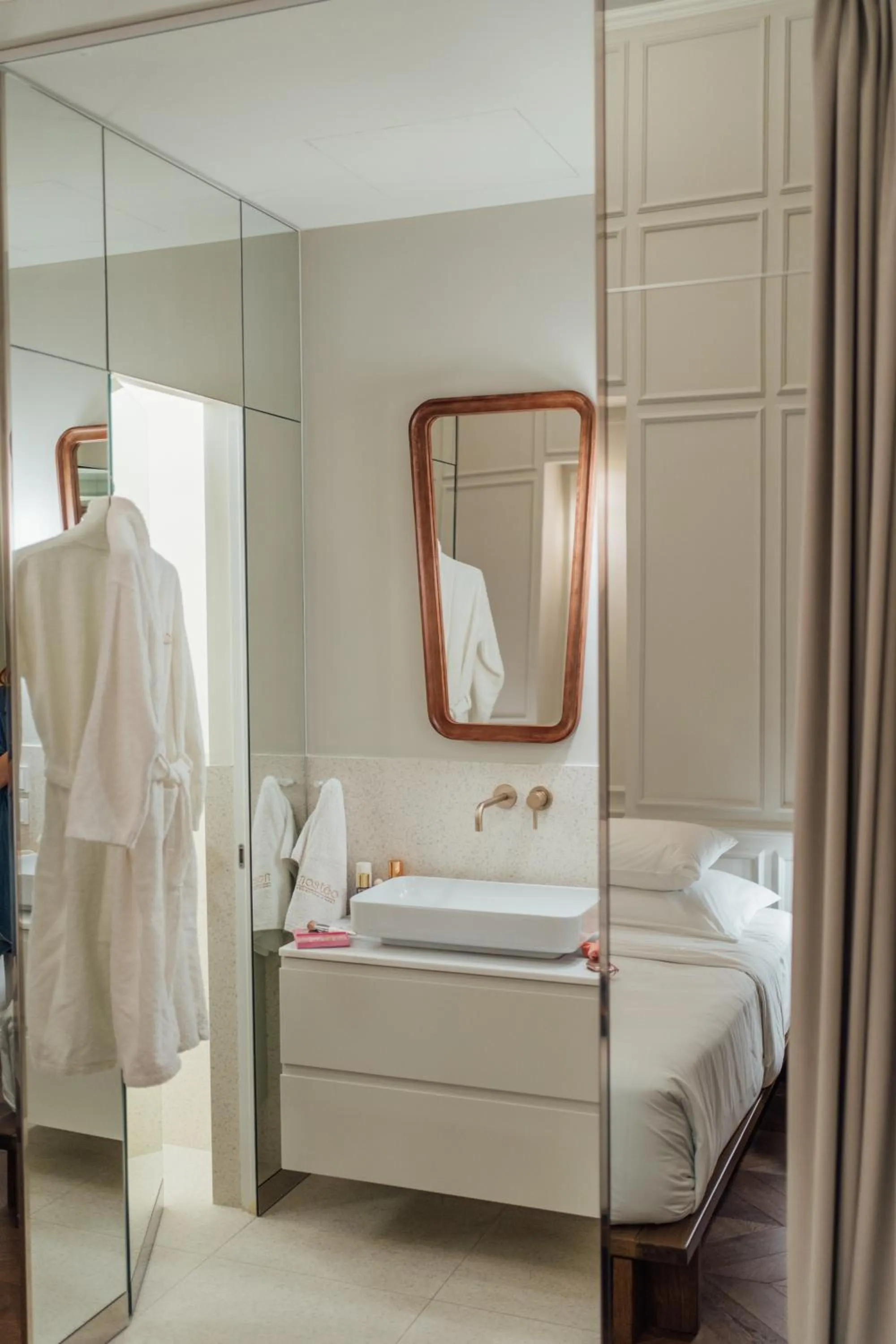 Bathroom, Bed in Nosteo