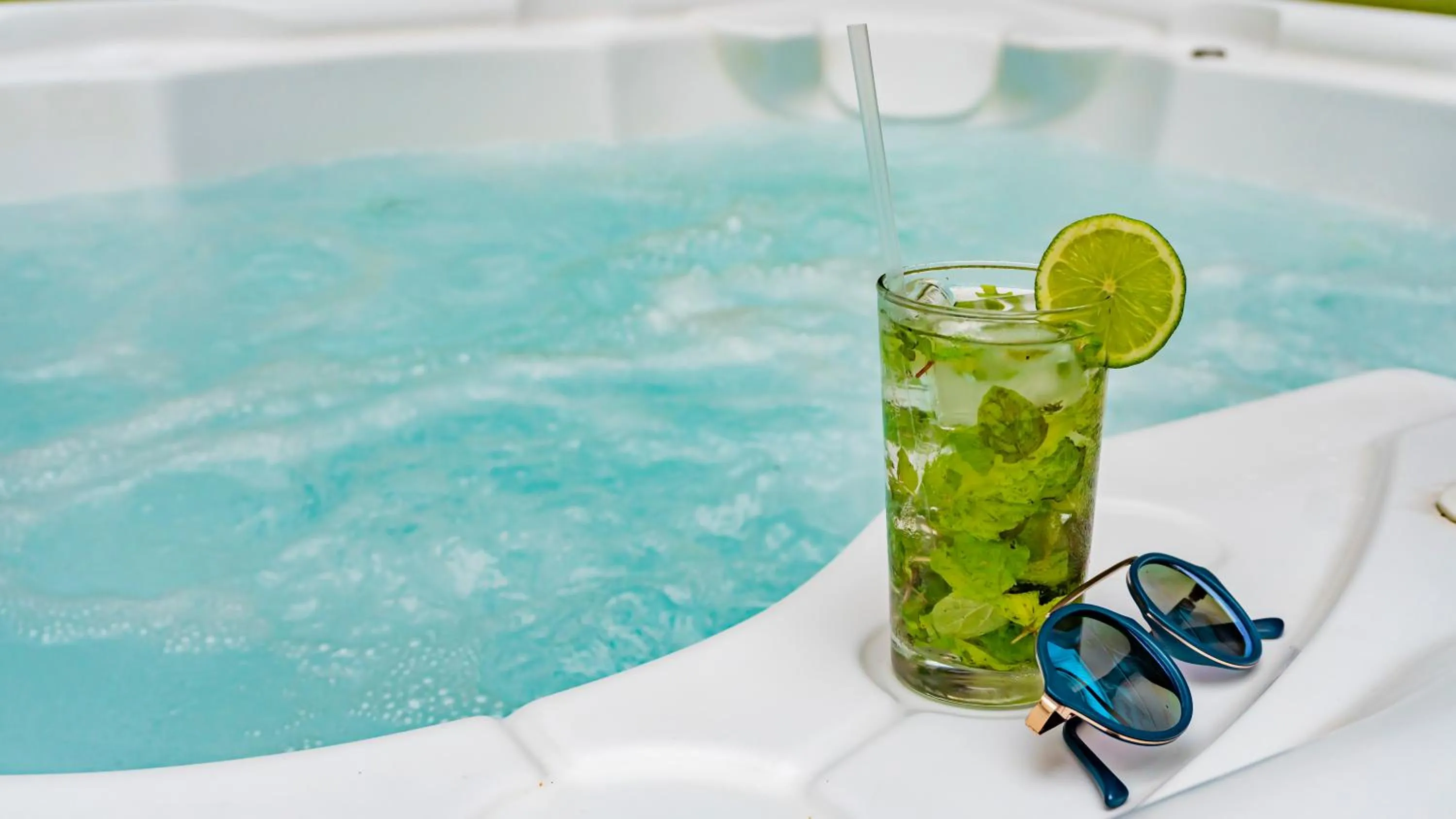 Swimming pool in Hotel Beira Mar