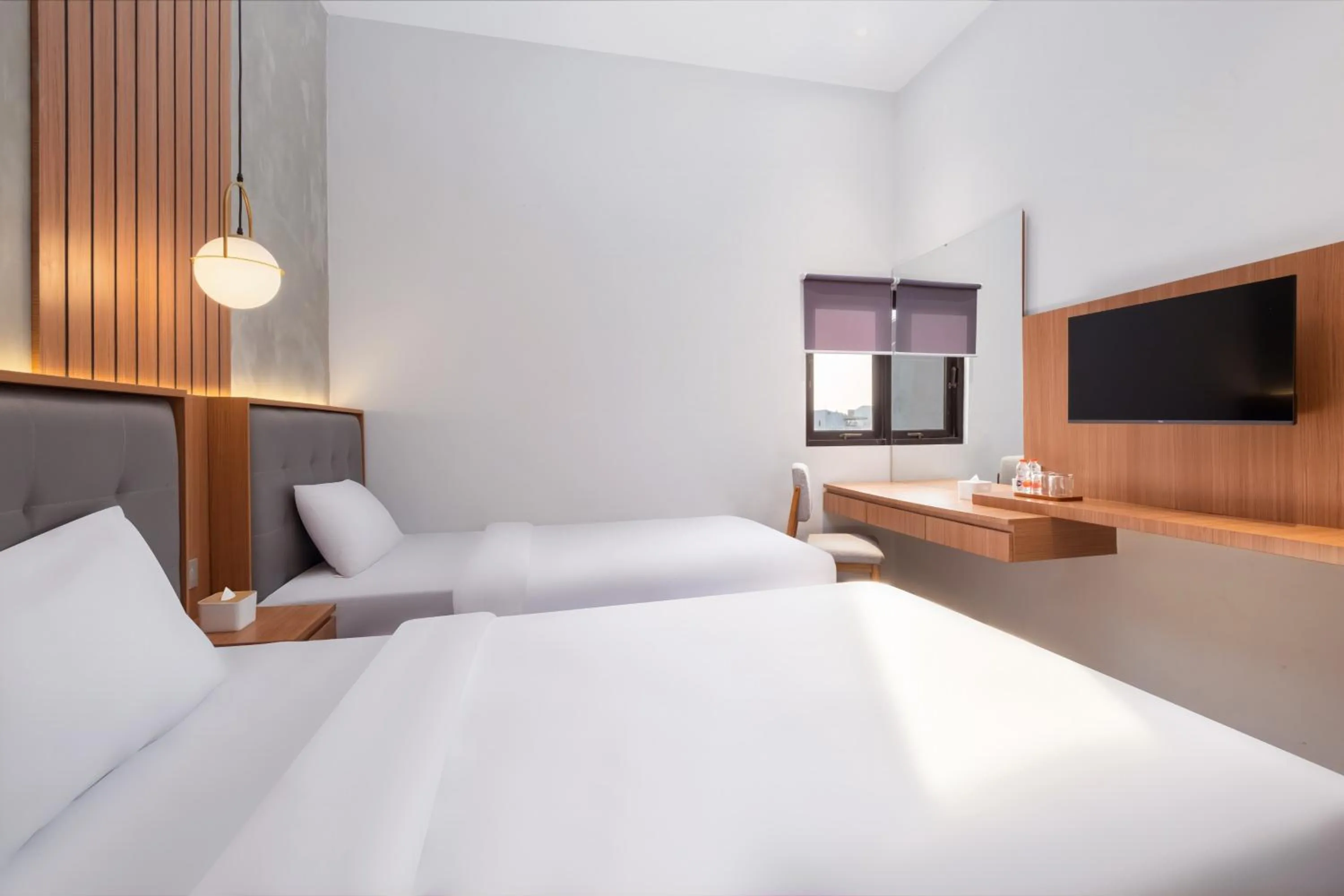 Bed in Omni Rooms by Sinergi