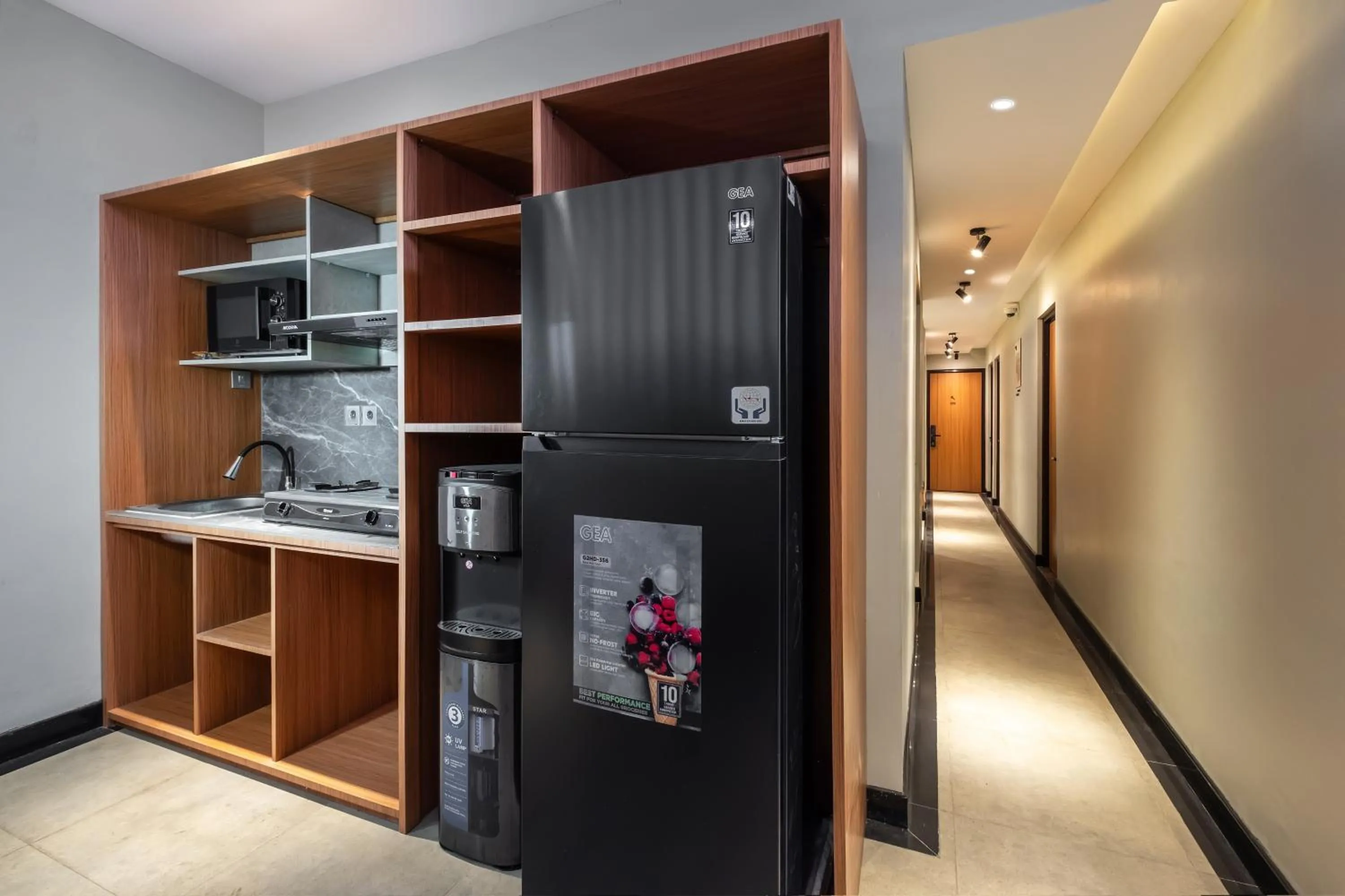 Communal kitchen in Omni Rooms by Sinergi