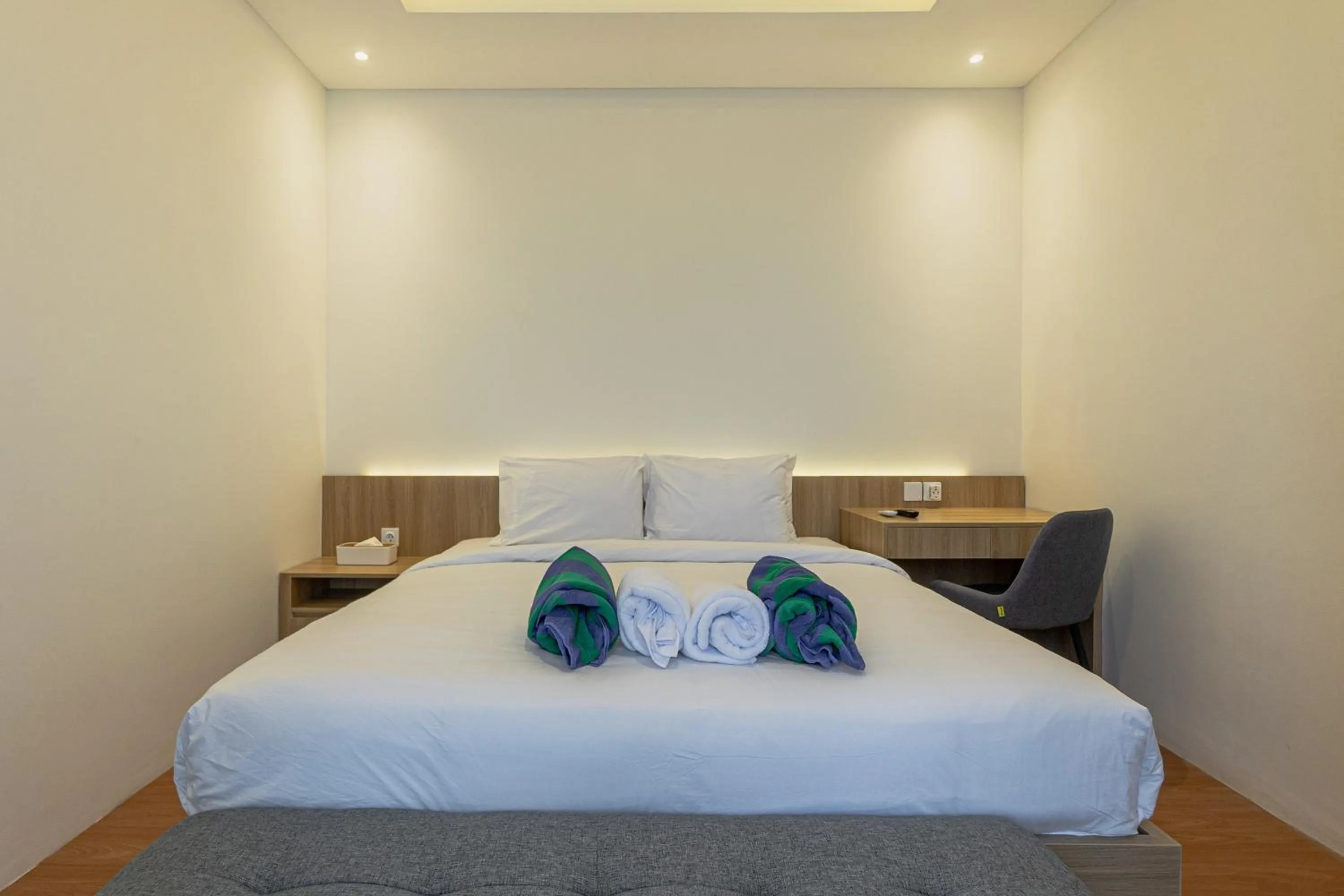 Bedroom, Bed in Cypress Villa