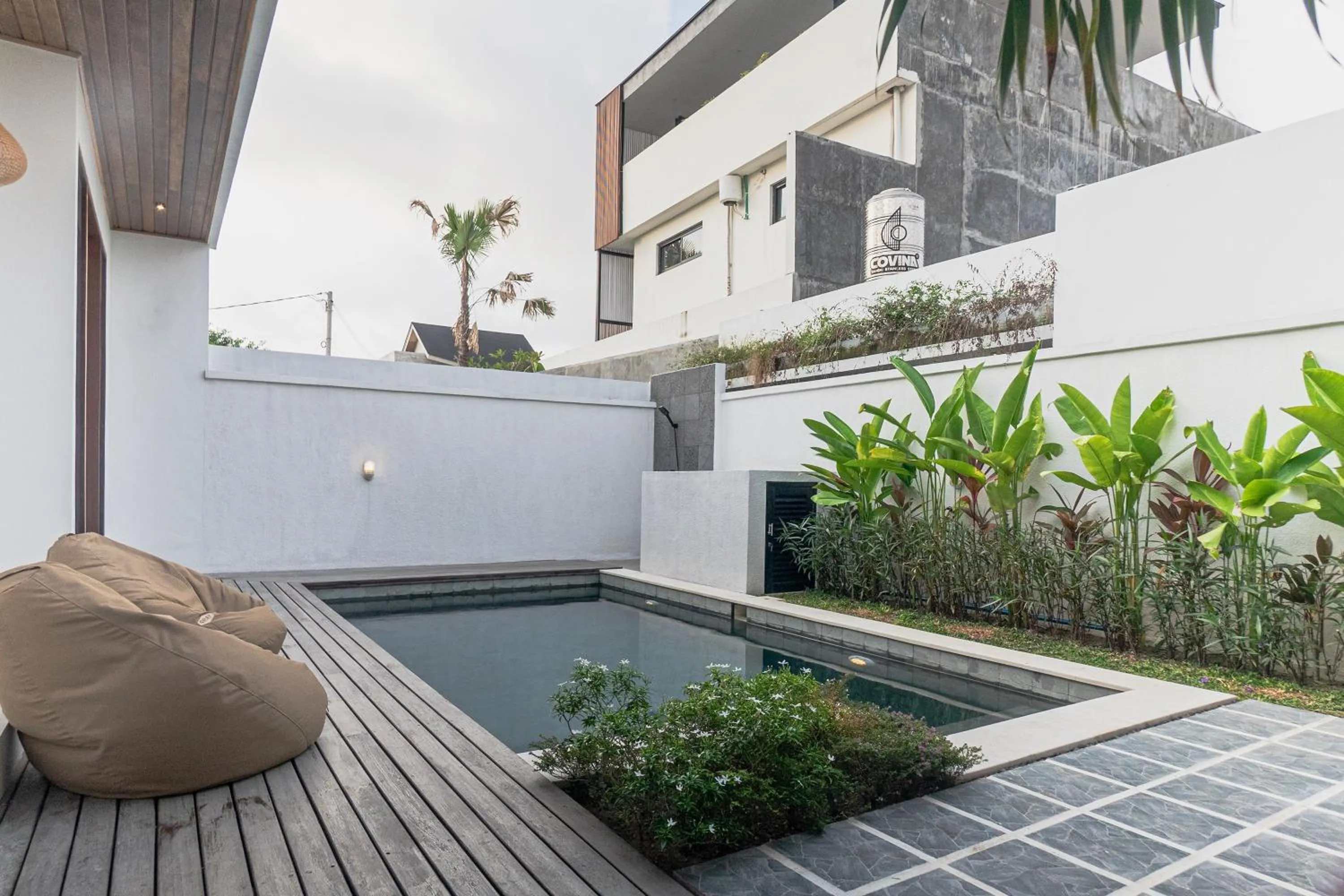 Swimming pool in Cypress Villa