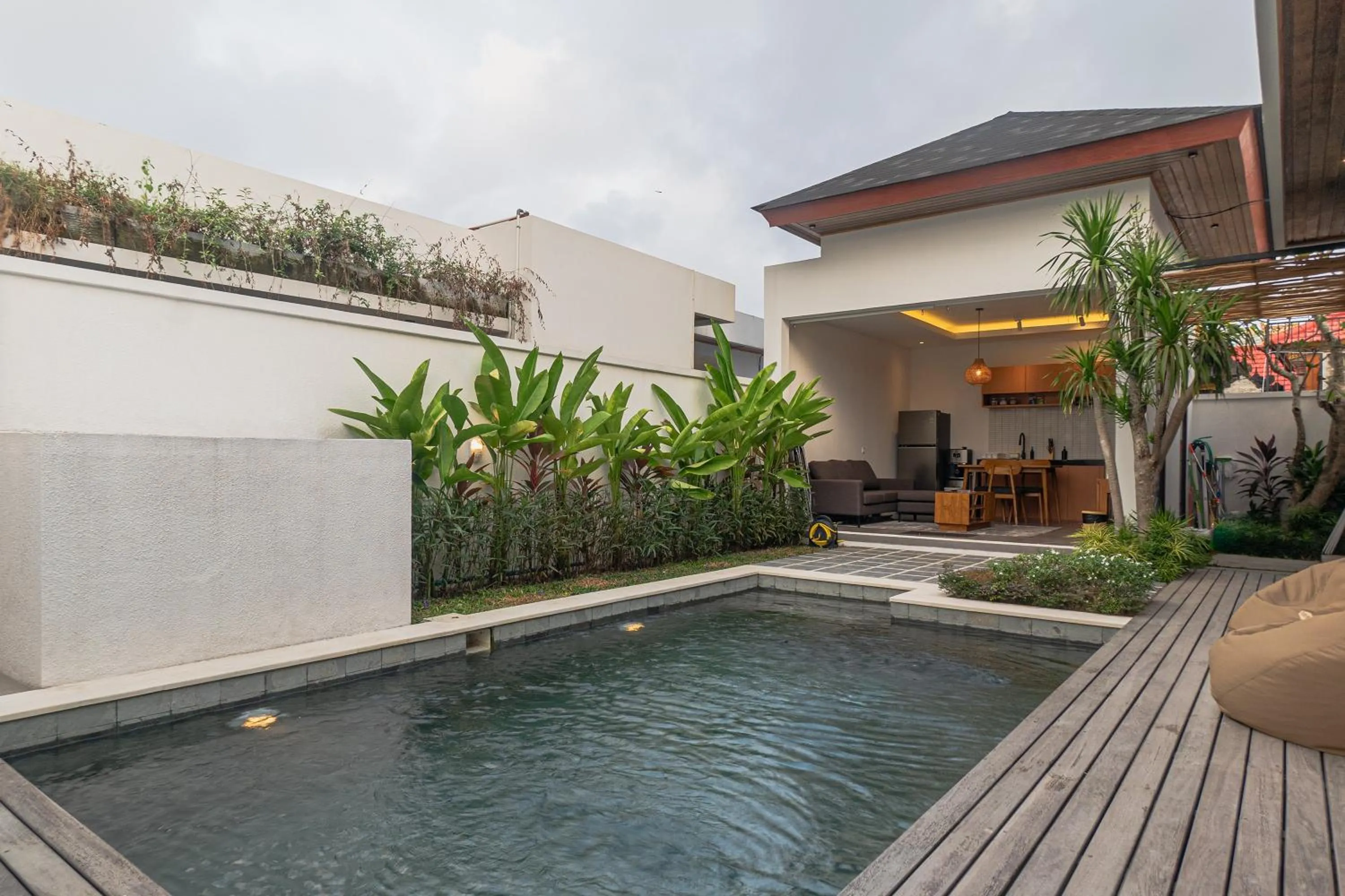 Swimming pool in Cypress Villa