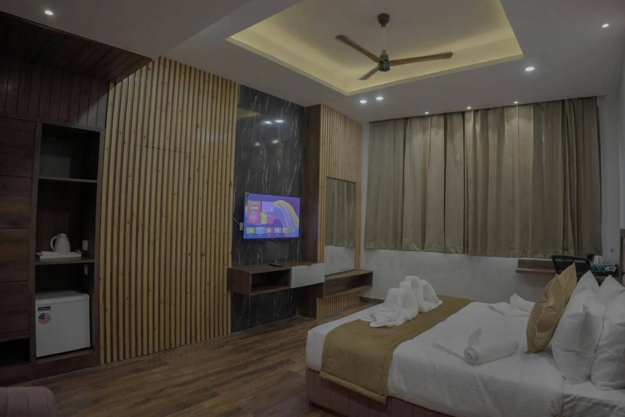 Photo of the whole room, Bed in The Signet Royale Bathinda PB