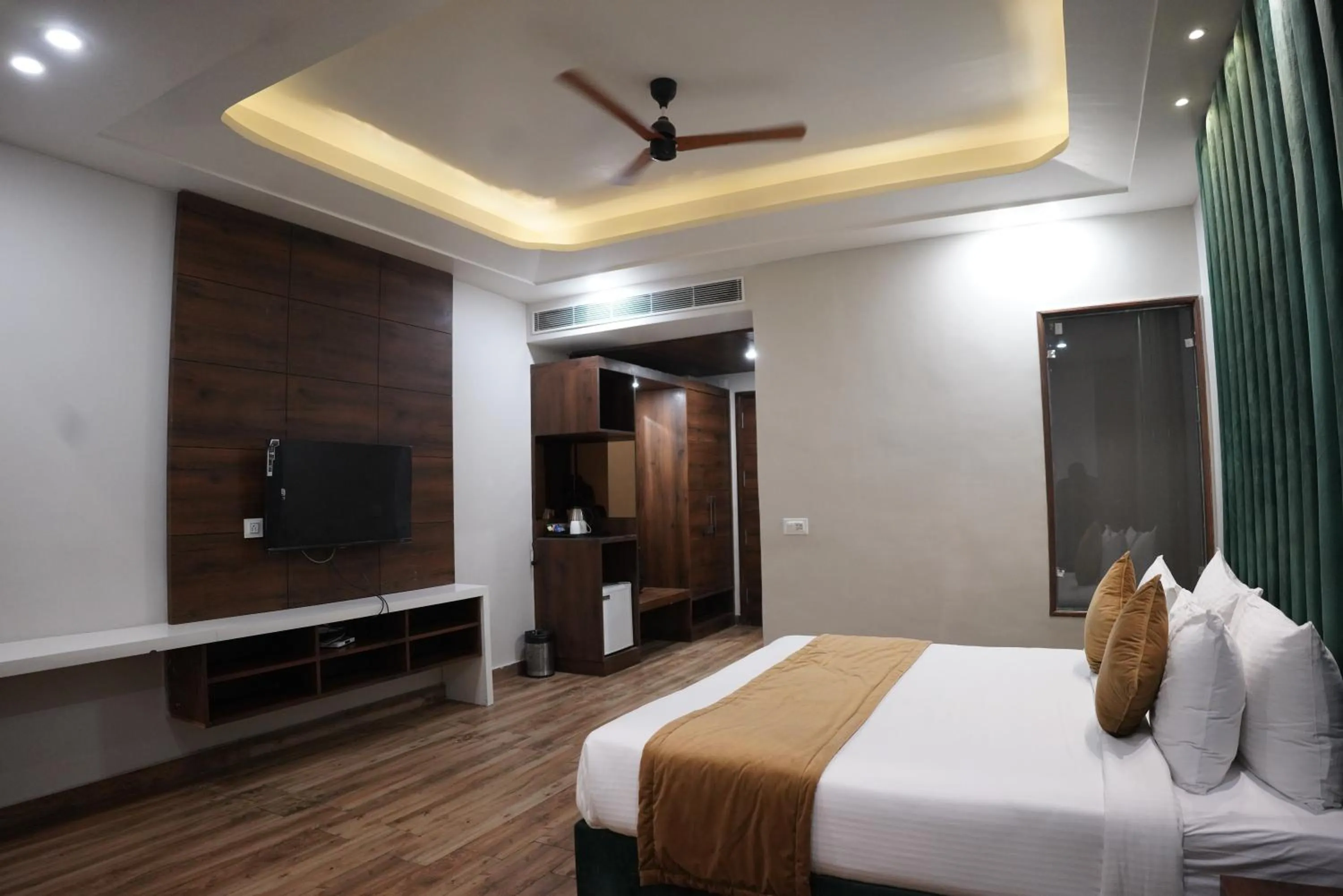 Photo of the whole room, Bed in The Signet Royale Bathinda PB