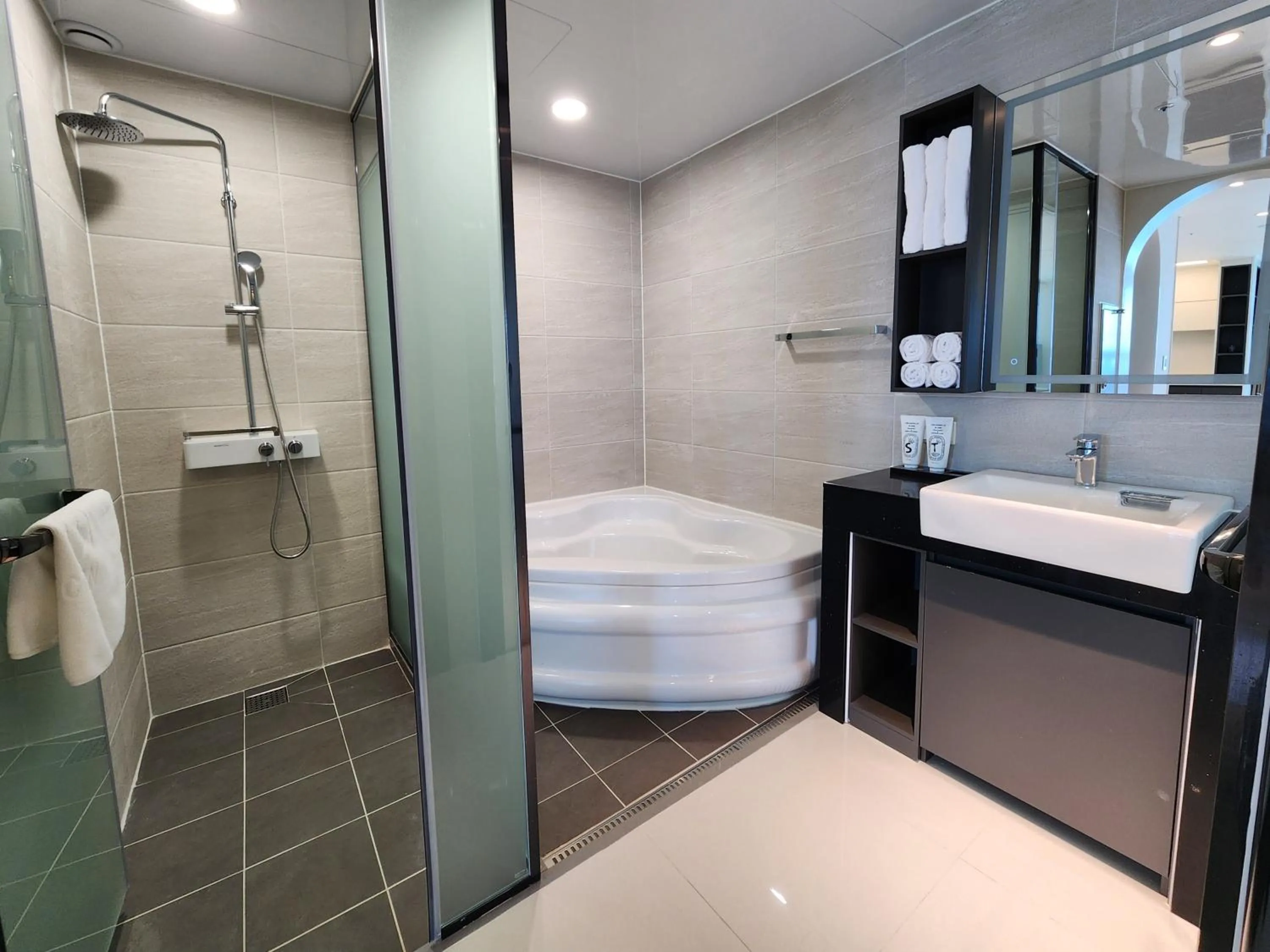 Bed in SOTA SUITE Yangyang Granbay