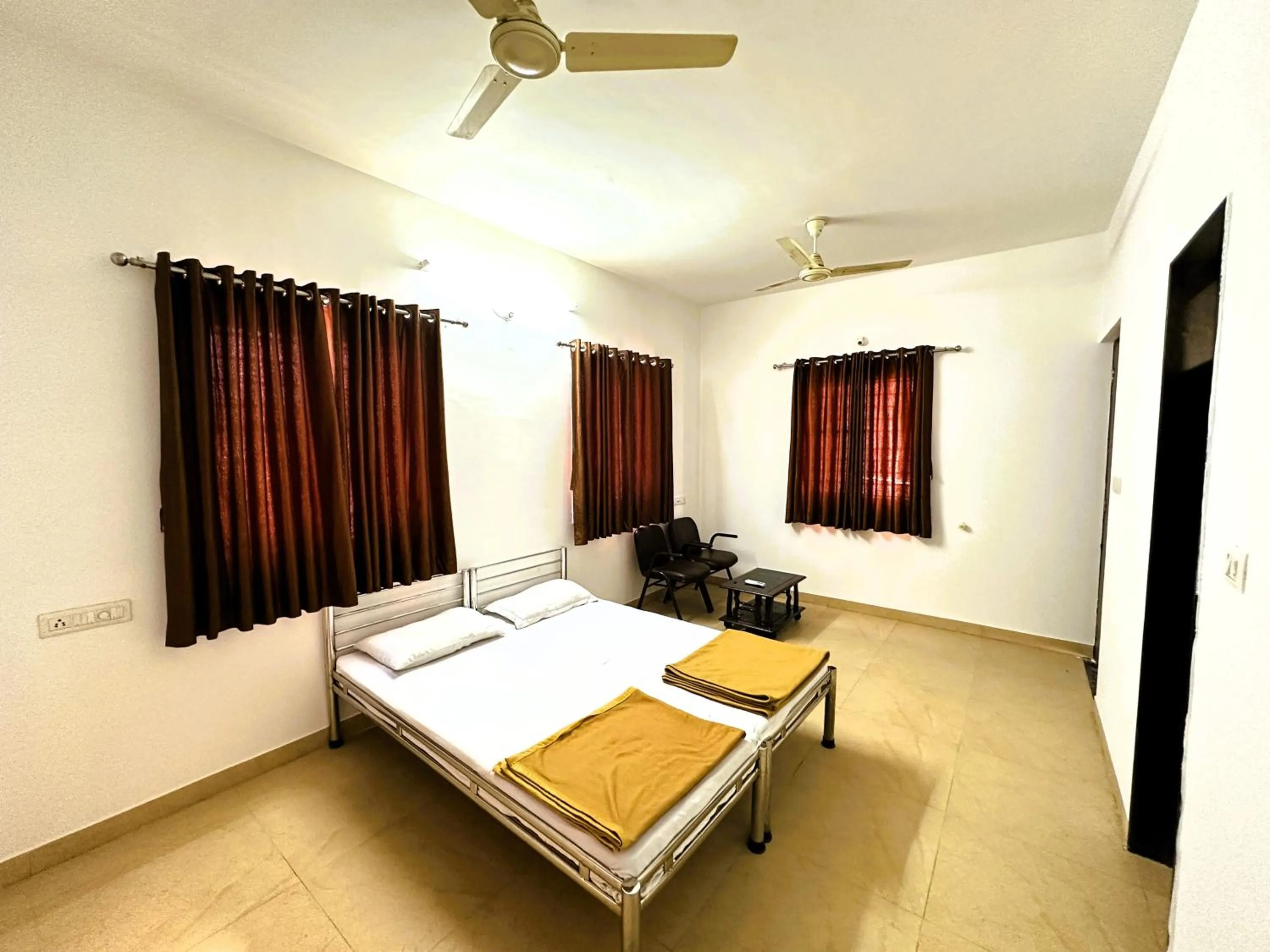 Bedroom, Bed in Ranjan Vadi