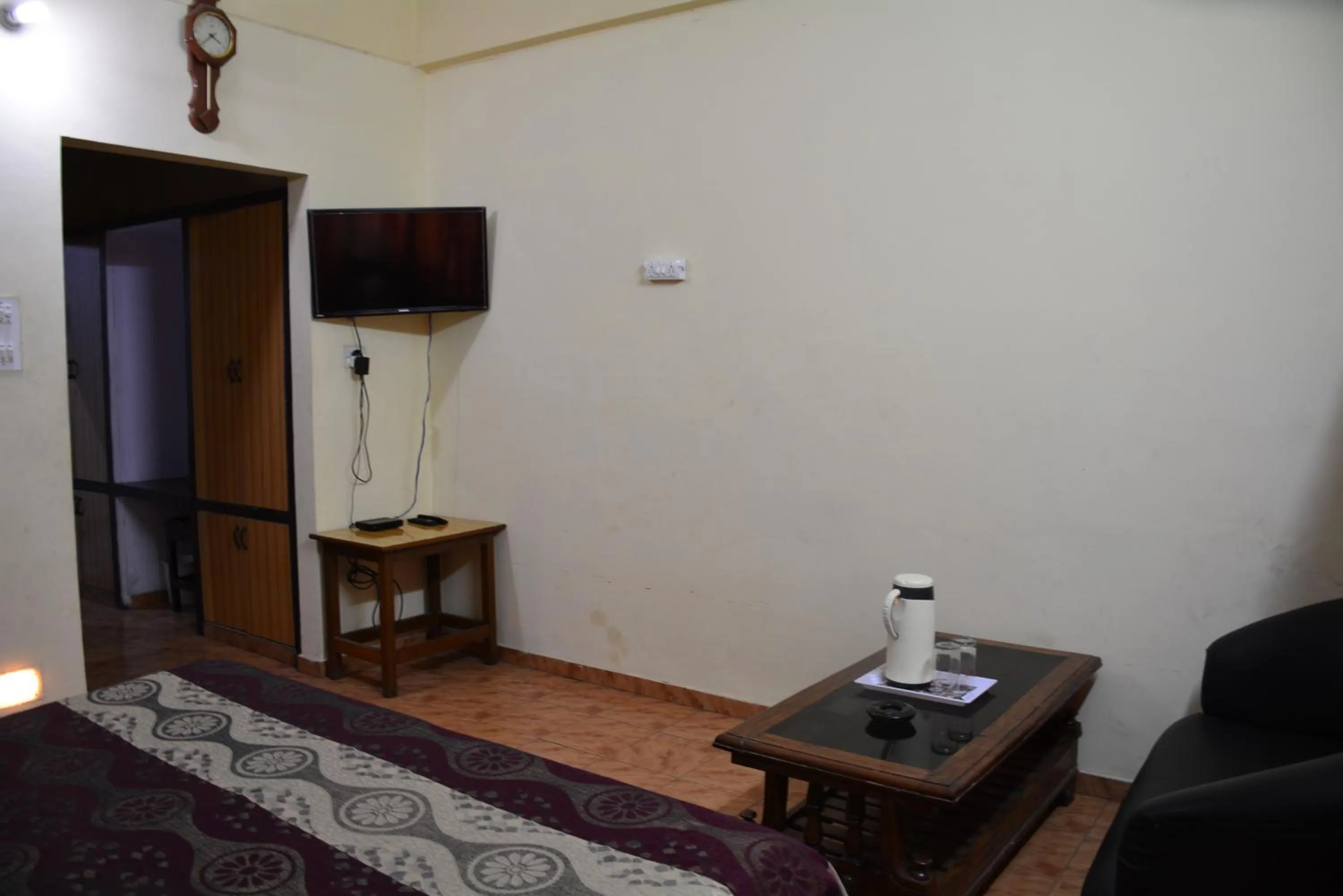 Bed in Mansarover Hotel & Banquets