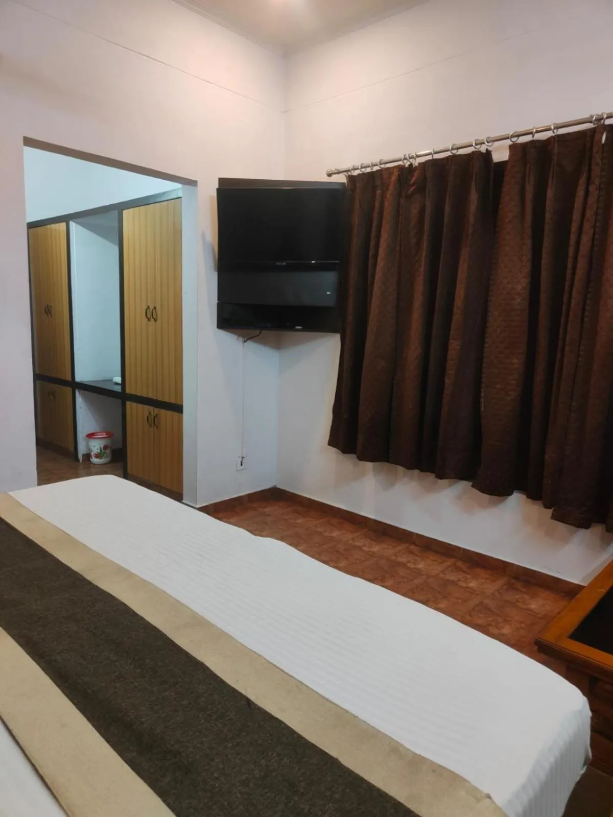 Bed in Mansarover Hotel & Banquets