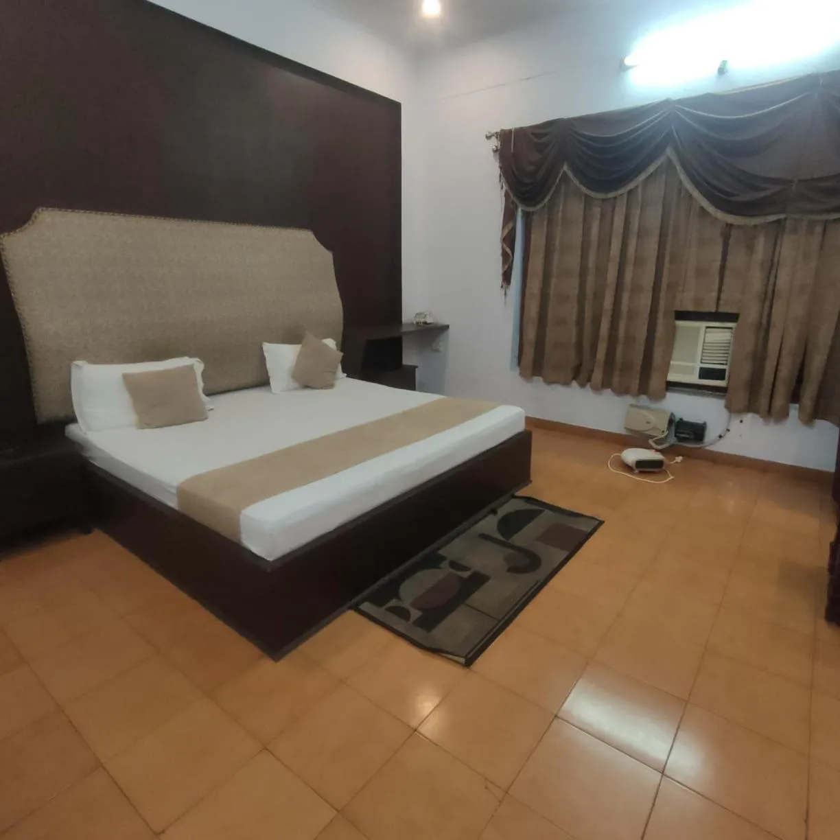 Bed in Mansarover Hotel & Banquets