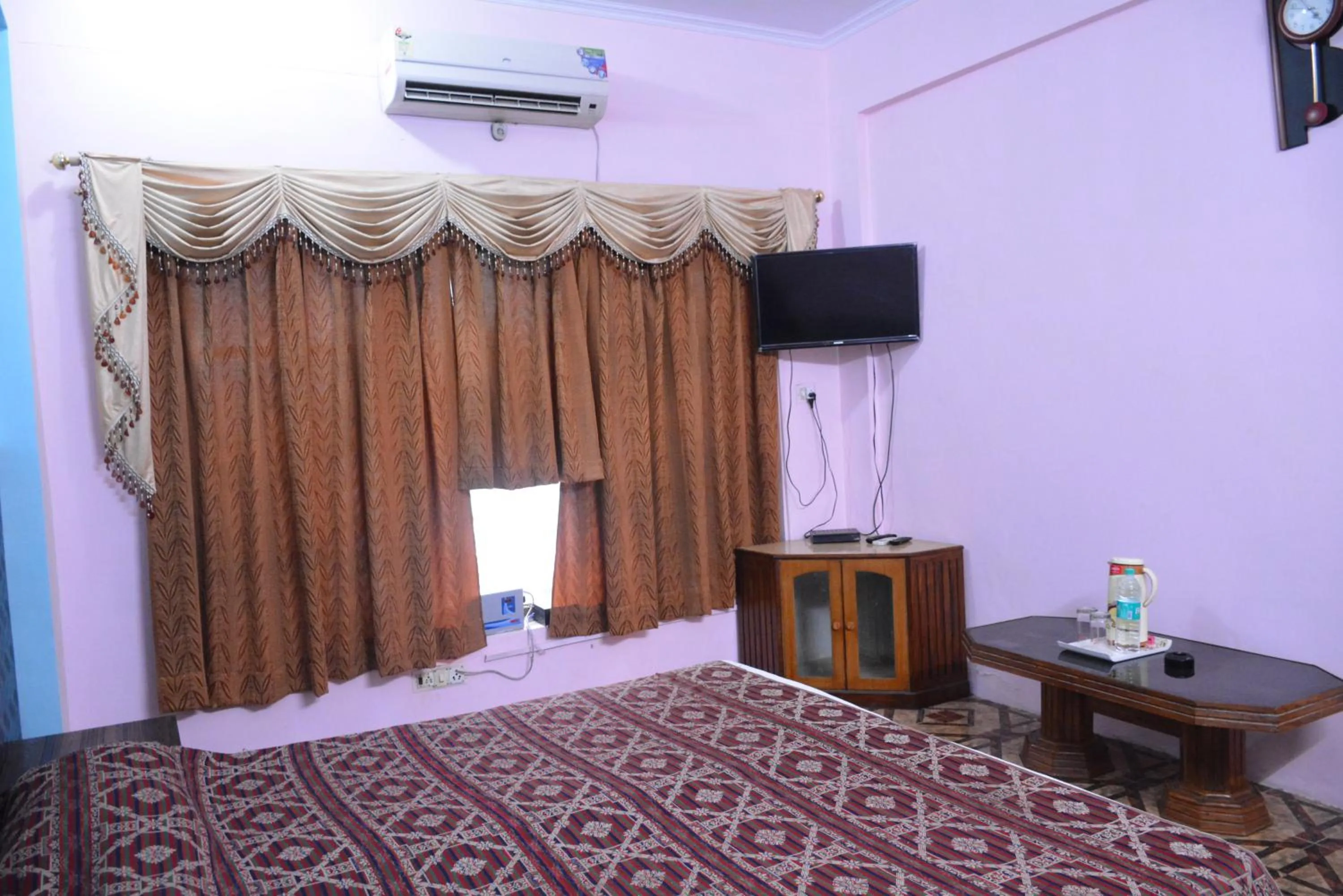 Bed in Mansarover Hotel & Banquets