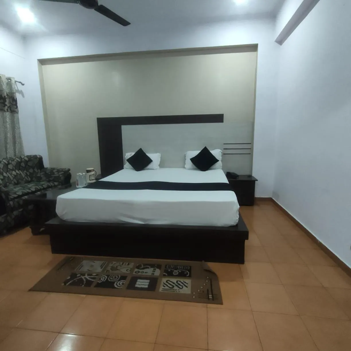 Bed in Mansarover Hotel & Banquets