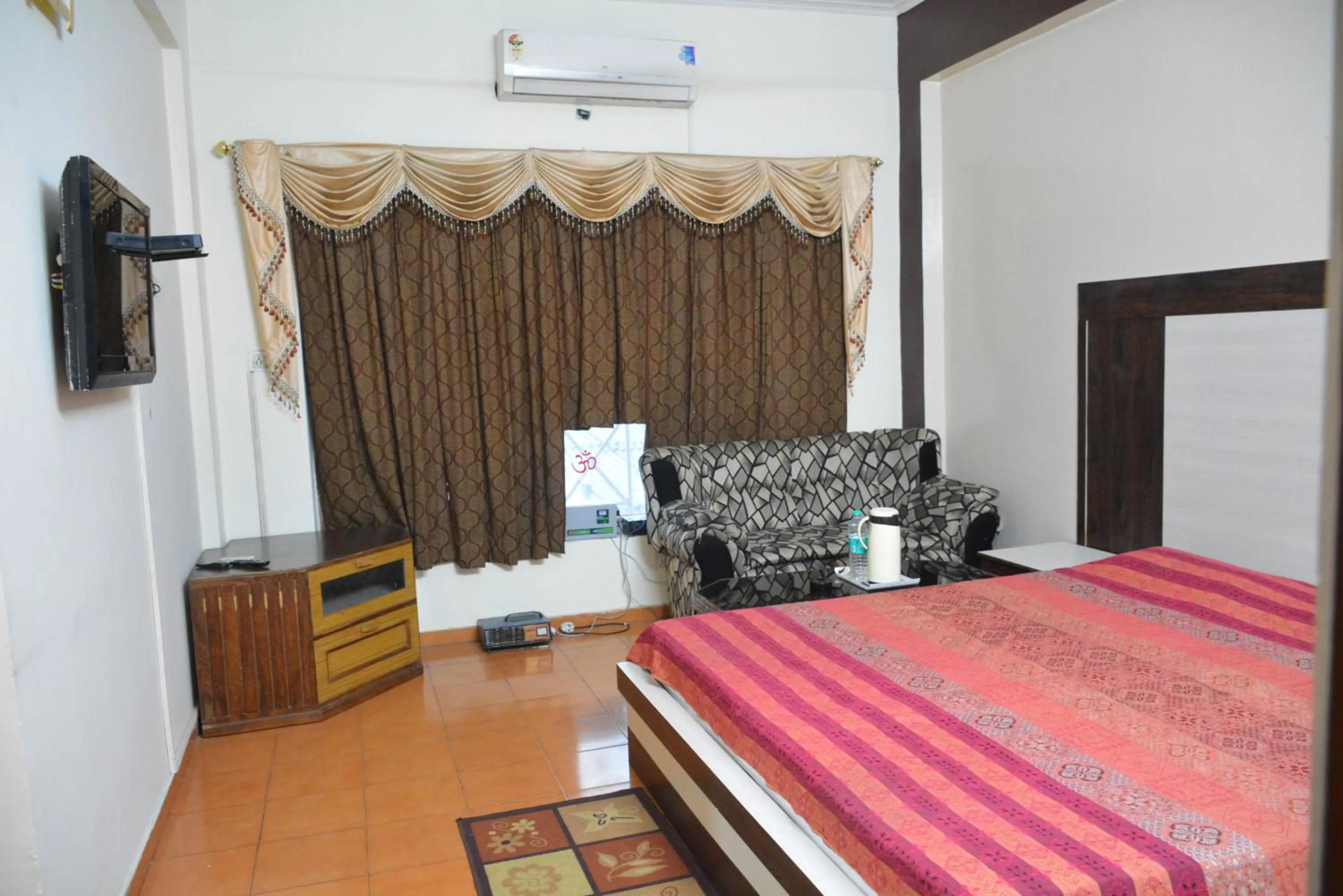 Bed in Mansarover Hotel & Banquets