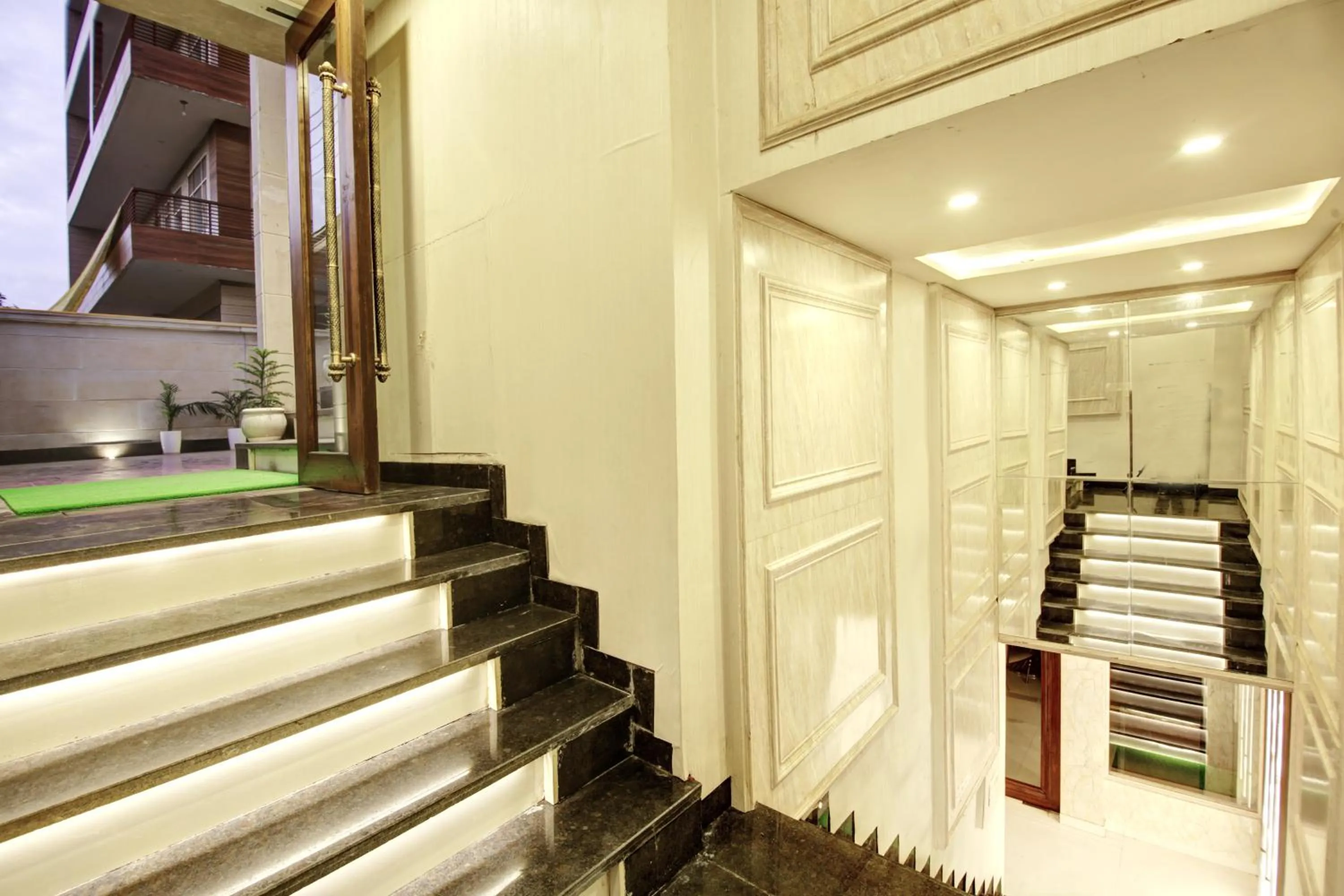 Facade/entrance in Marks Hotel & Banquet