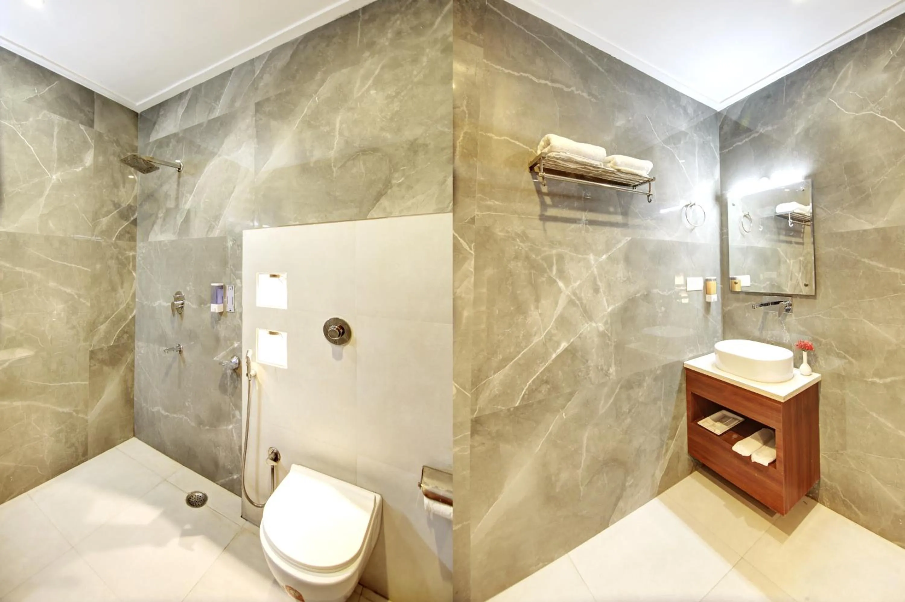 Shower in Marks Hotel & Banquet