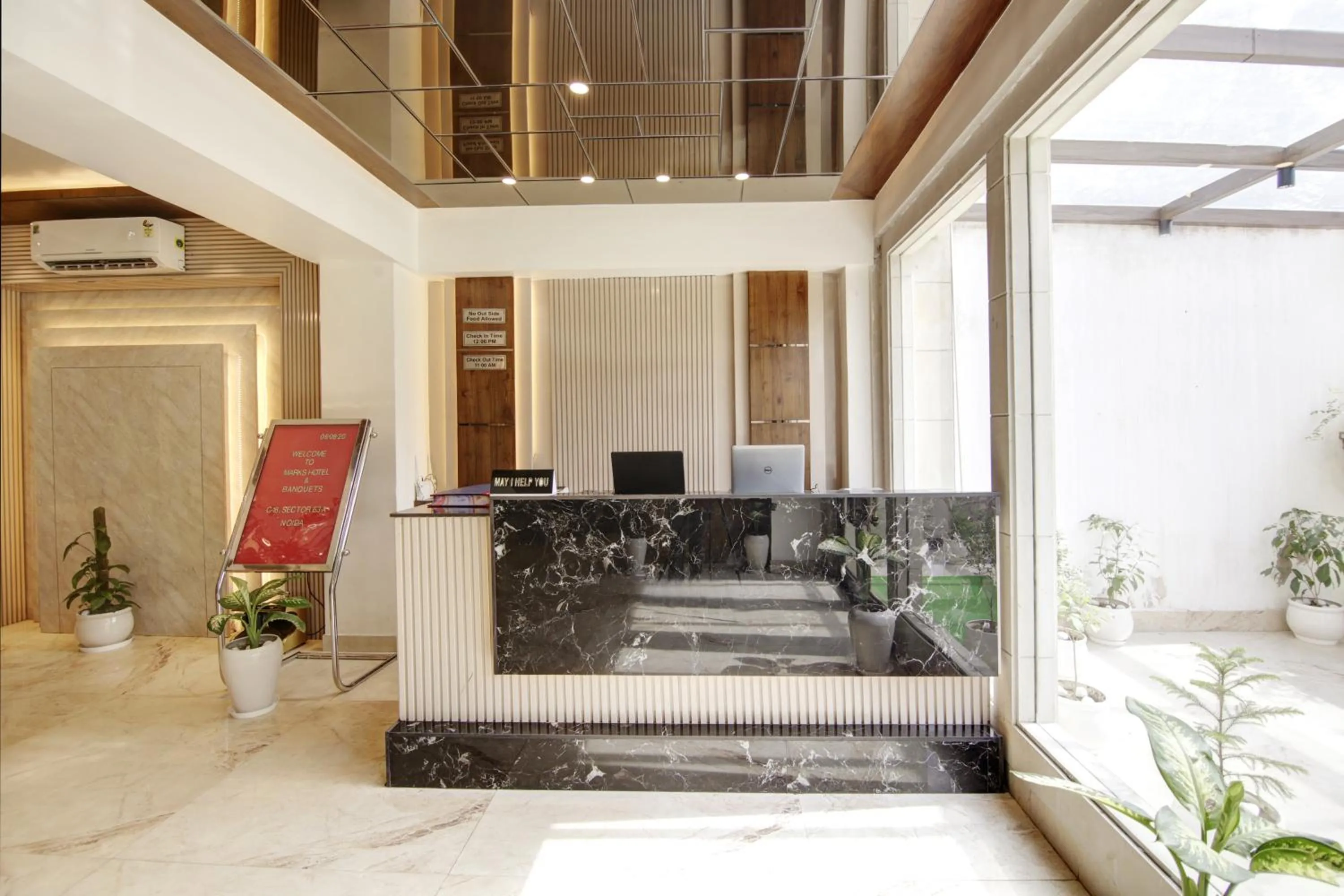 Lobby or reception in Marks Hotel & Banquet