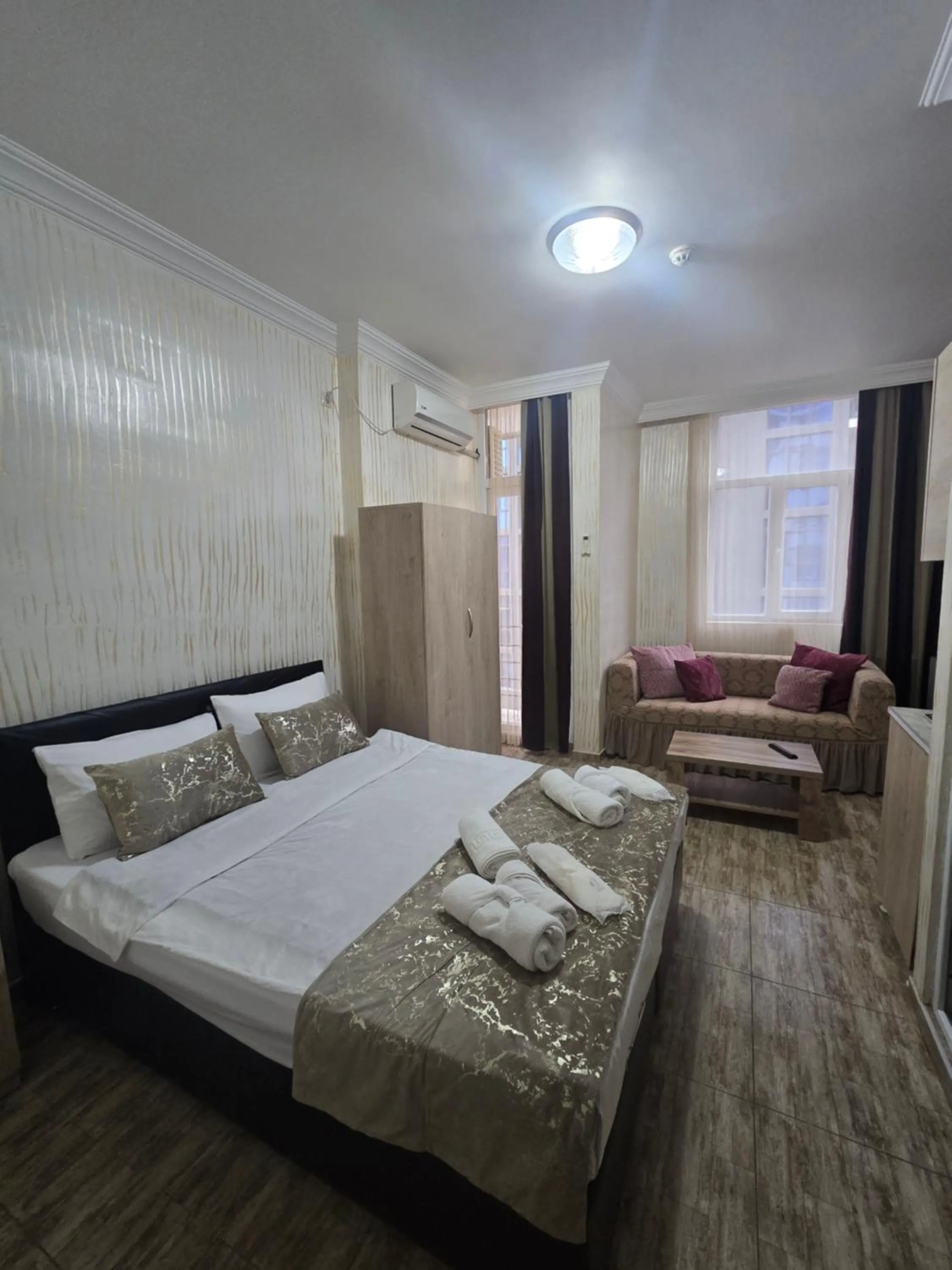 Living room, Bed in Batumi Inn Hotel
