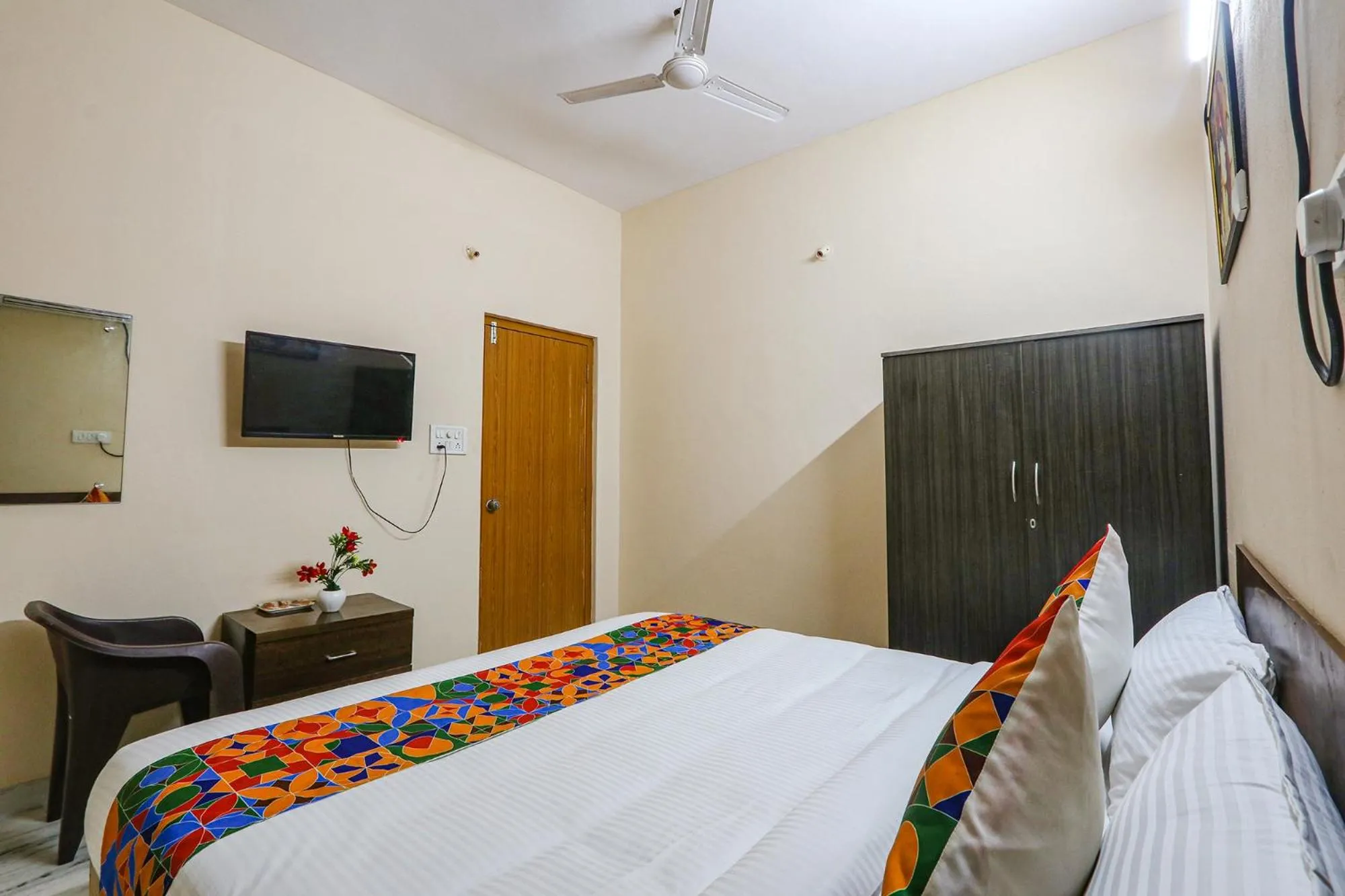 Bed in Via Prestige Castle - Nr KIMS Hospital, Kondapur