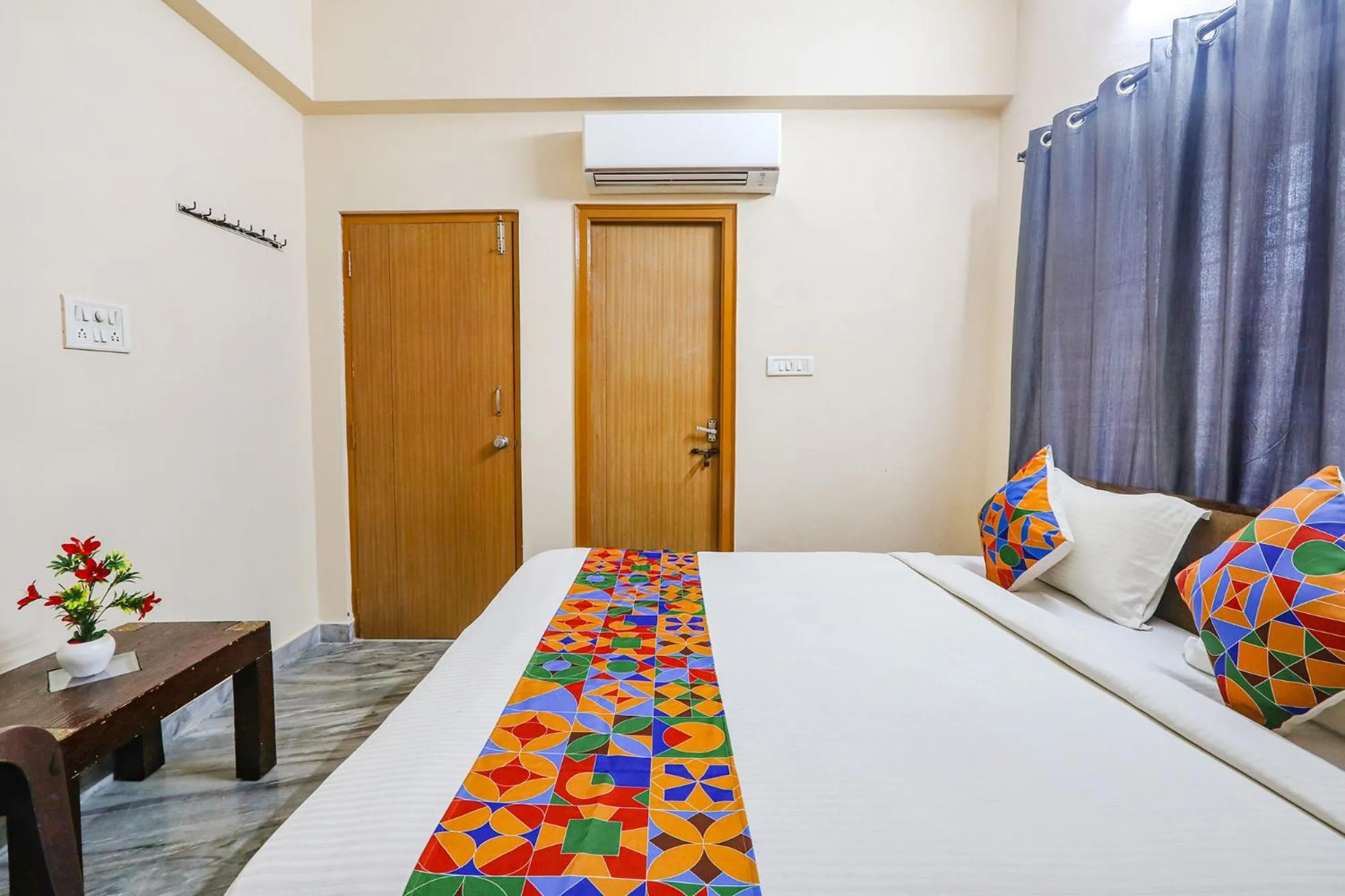 Bed in Via Prestige Castle - Nr KIMS Hospital, Kondapur