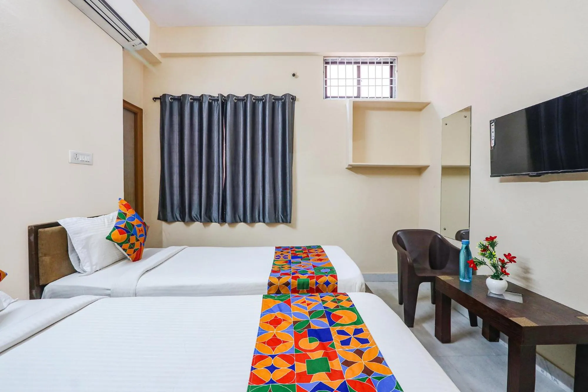Bed in Via Prestige Castle - Nr KIMS Hospital, Kondapur