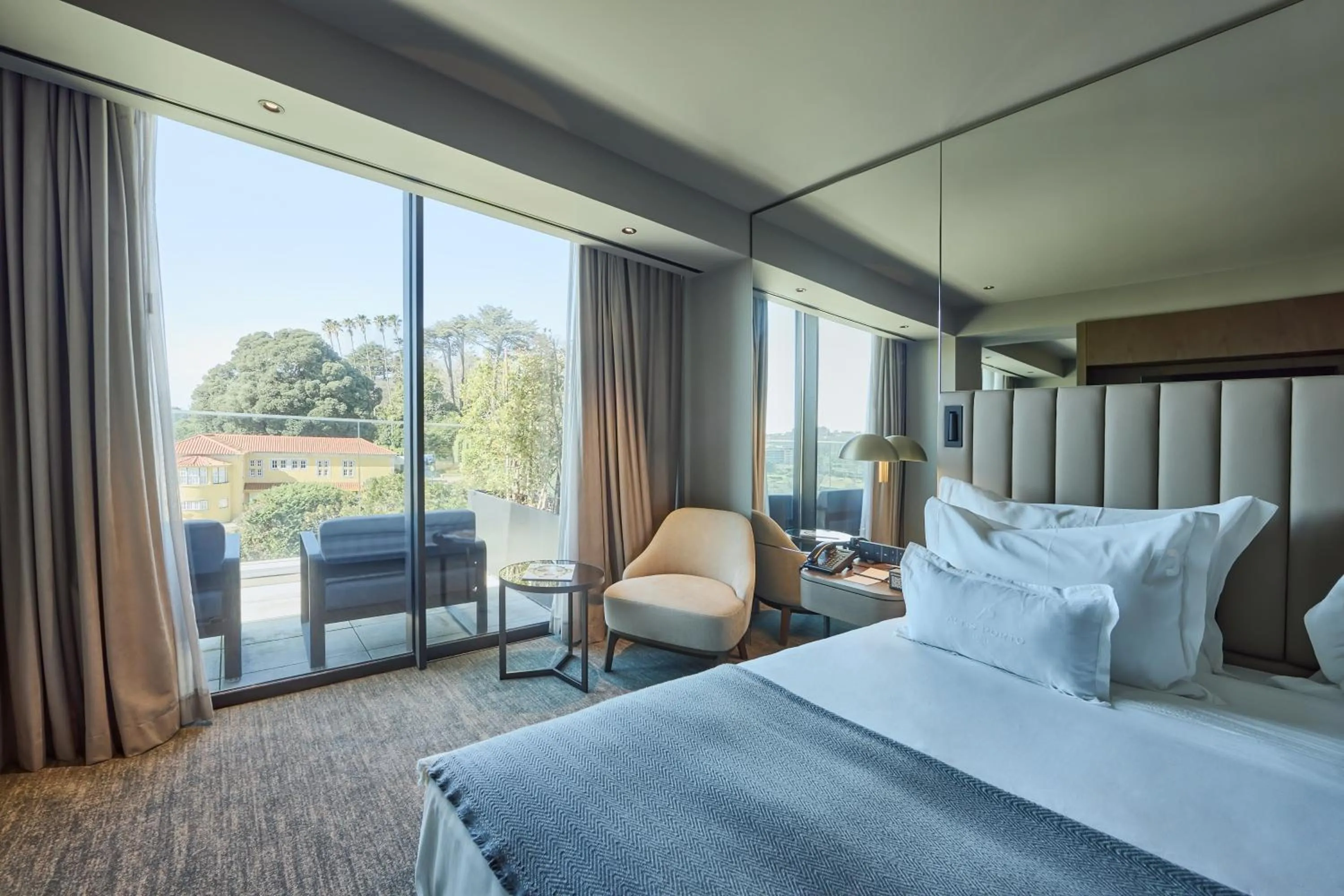 Bedroom, Bed in Altis Porto Hotel, a member of Preferred Hotels & Resorts- LVX