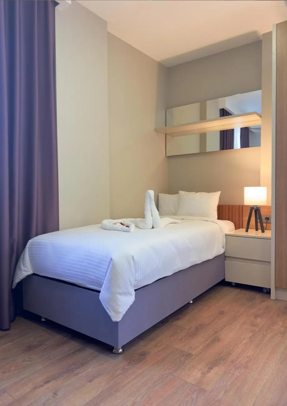 Bed in Frezya - Exclusively Woman