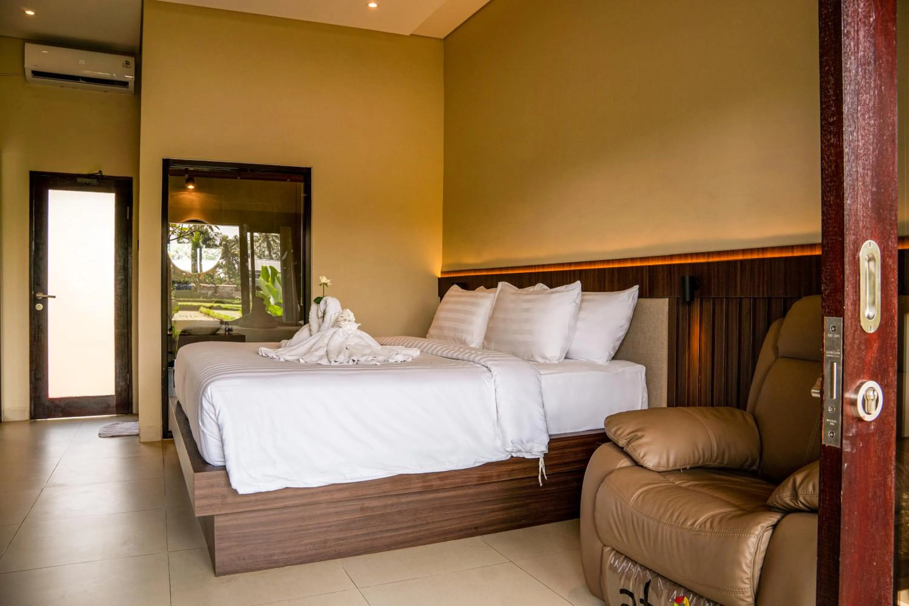Bed in Tut Winten a Tranquil Living Villa Ubud
