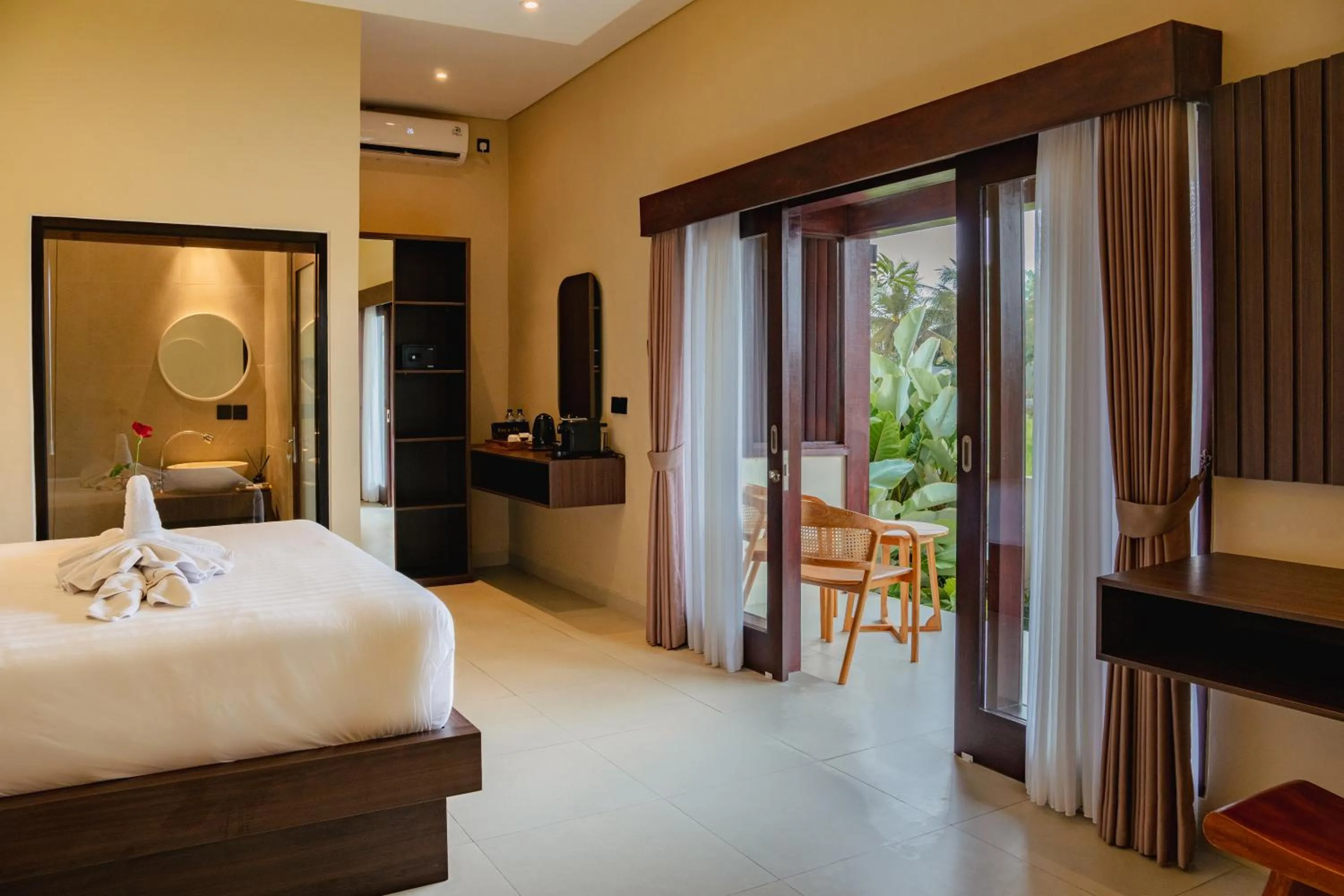 Bed in Tut Winten a Tranquil Living Villa Ubud