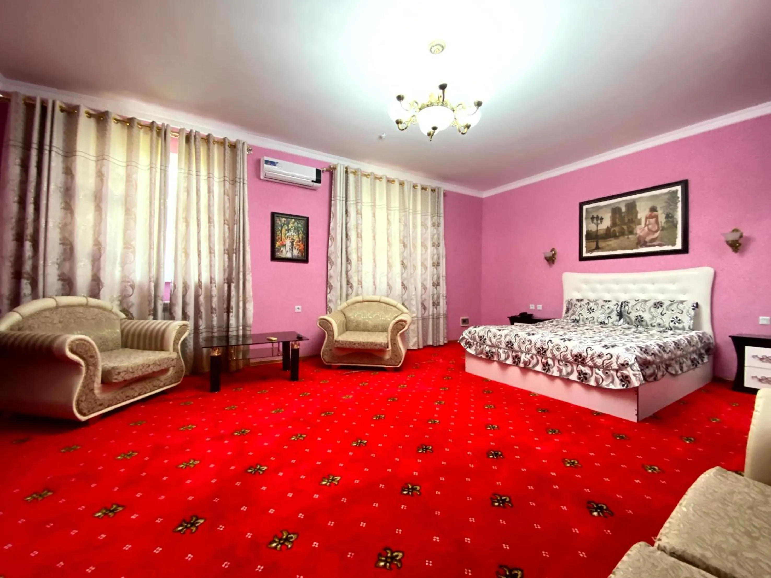 Photo of the whole room, Bed in Qibla Tozabog