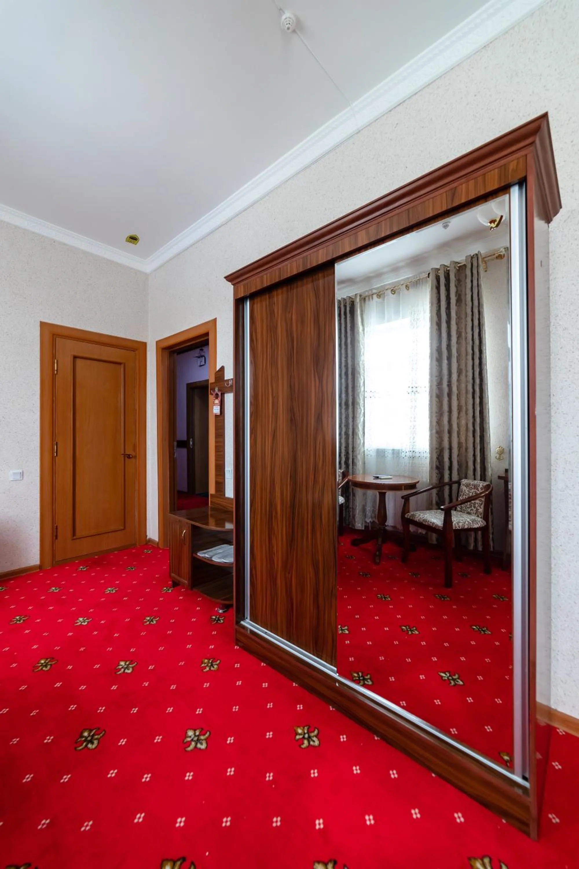 wardrobe in Qibla Tozabog