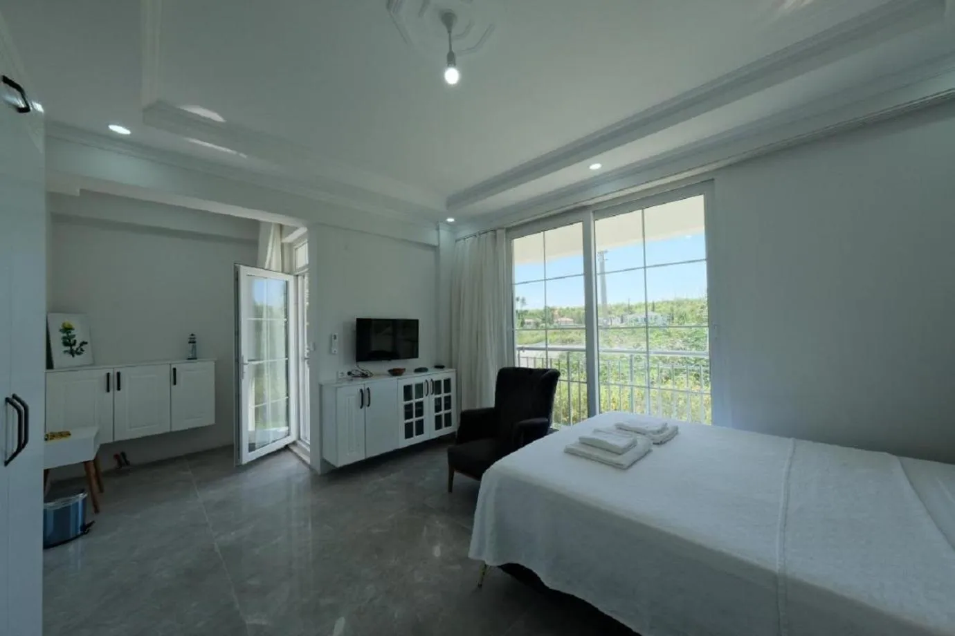 TV and multimedia, Bed in The Dalaman Suites & Pansiyon Dalaman Airport 10 km