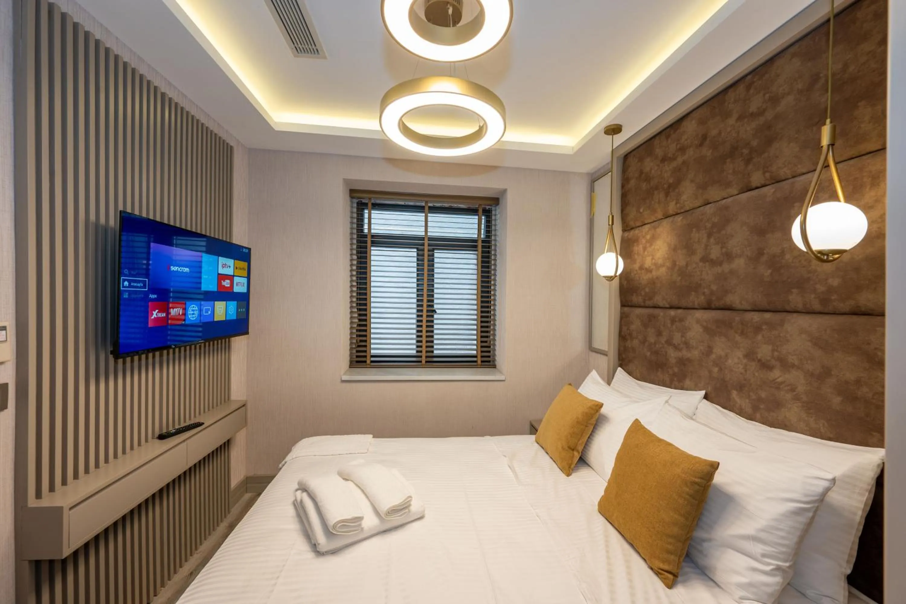 TV and multimedia, Bed in Massimo Hotel