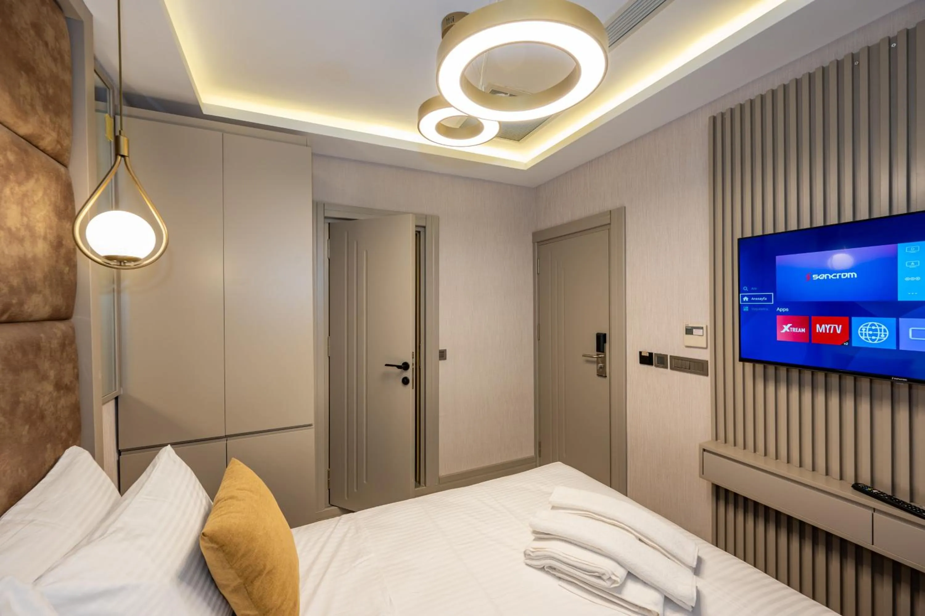 TV and multimedia, Bed in Massimo Hotel