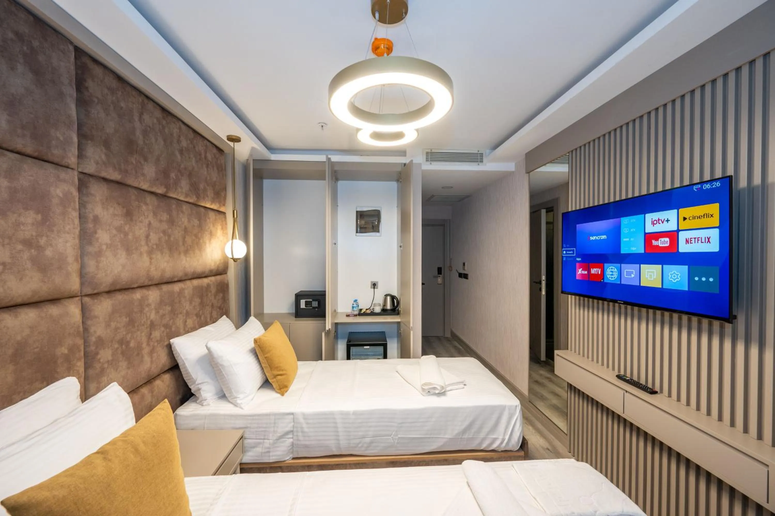 TV and multimedia, Bed in Massimo Hotel