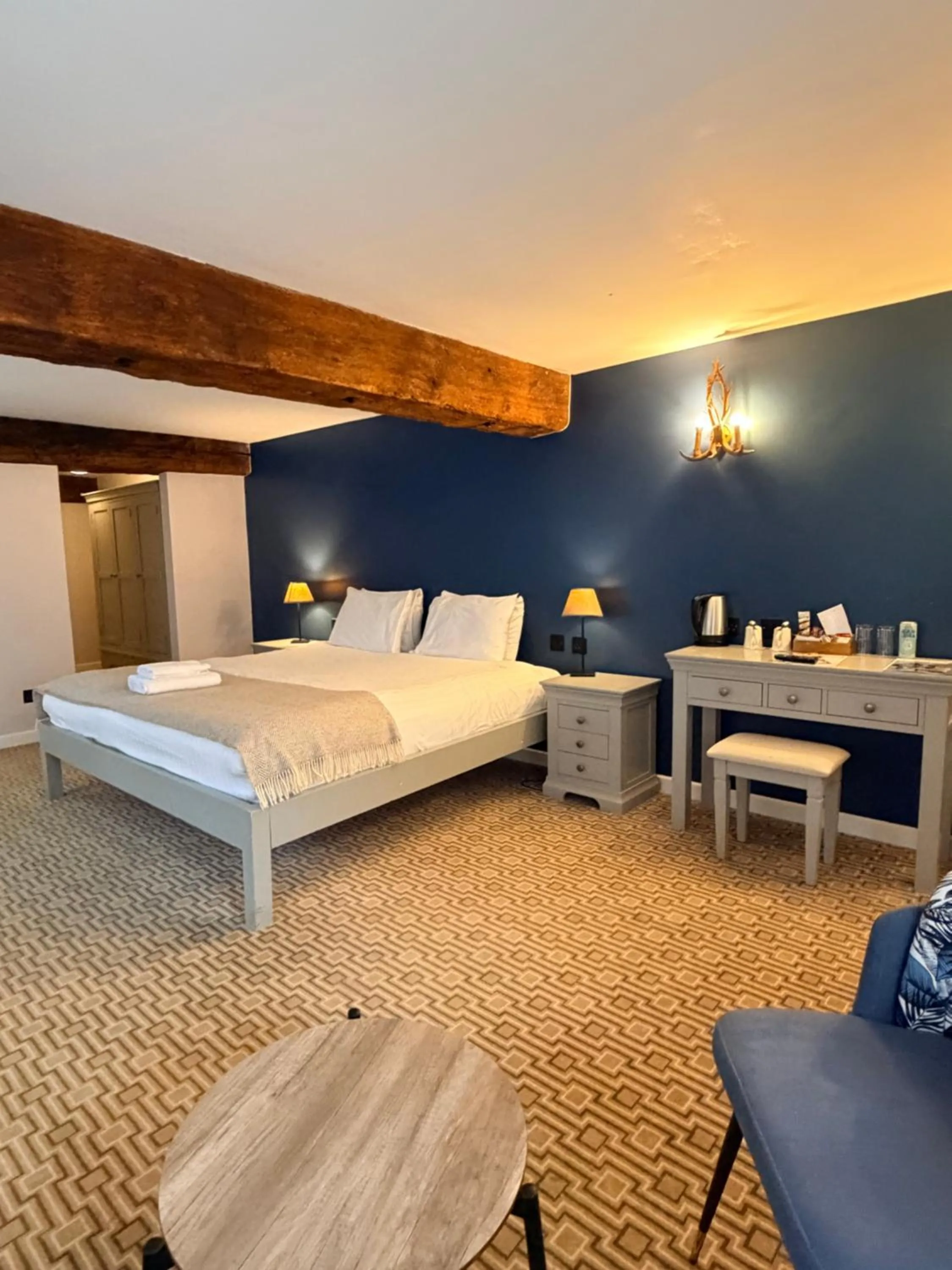 Bedroom, Bed in The Olde Bell, BW Signature Collection