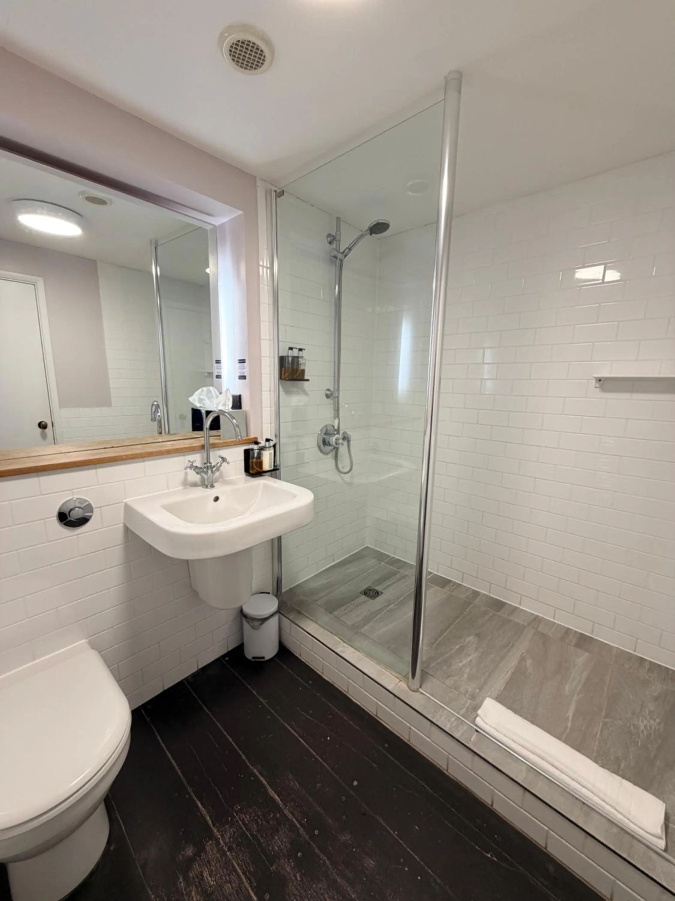 Bathroom in The Olde Bell, BW Signature Collection